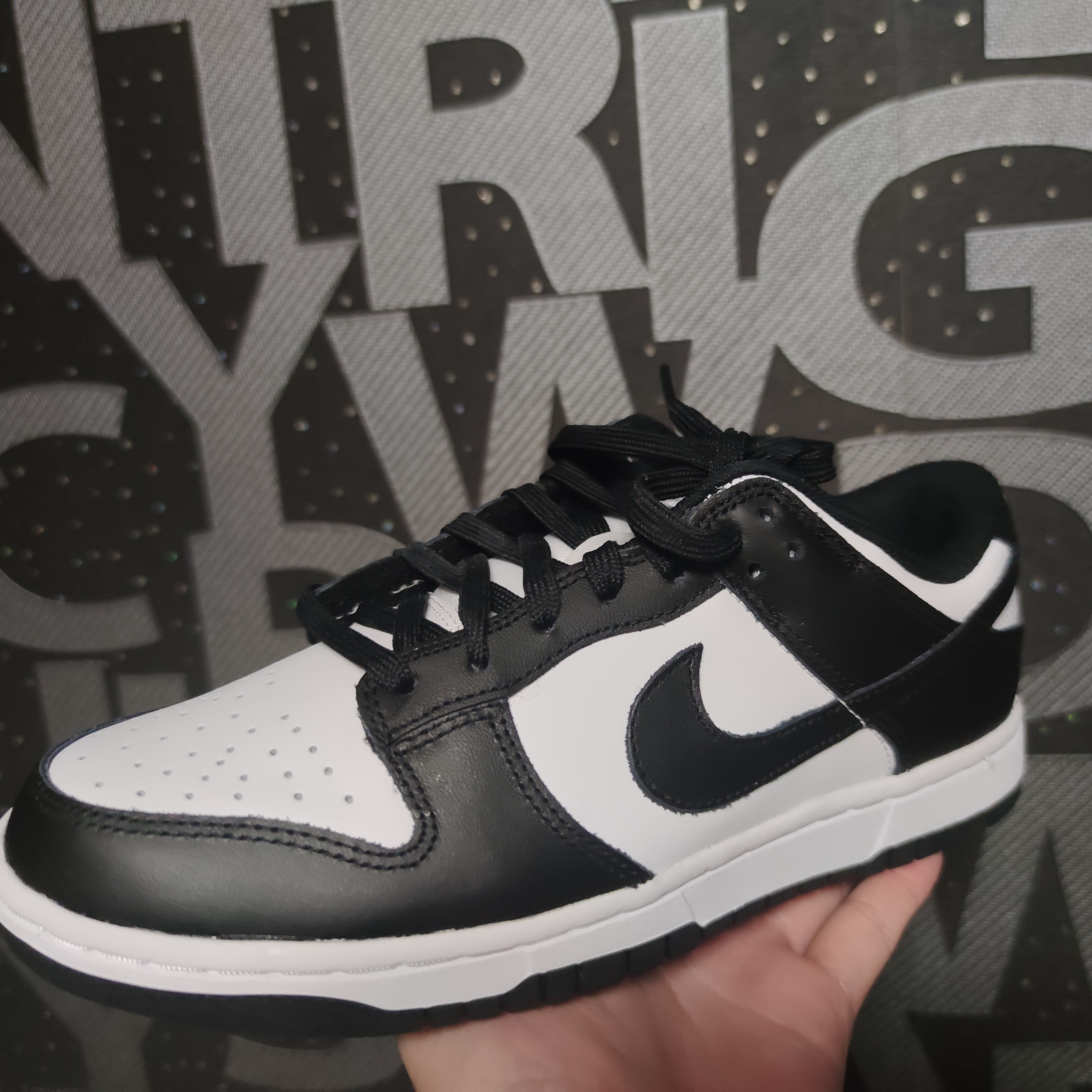 (W) Nike Dunk Low Black 착용 스타일 - 1