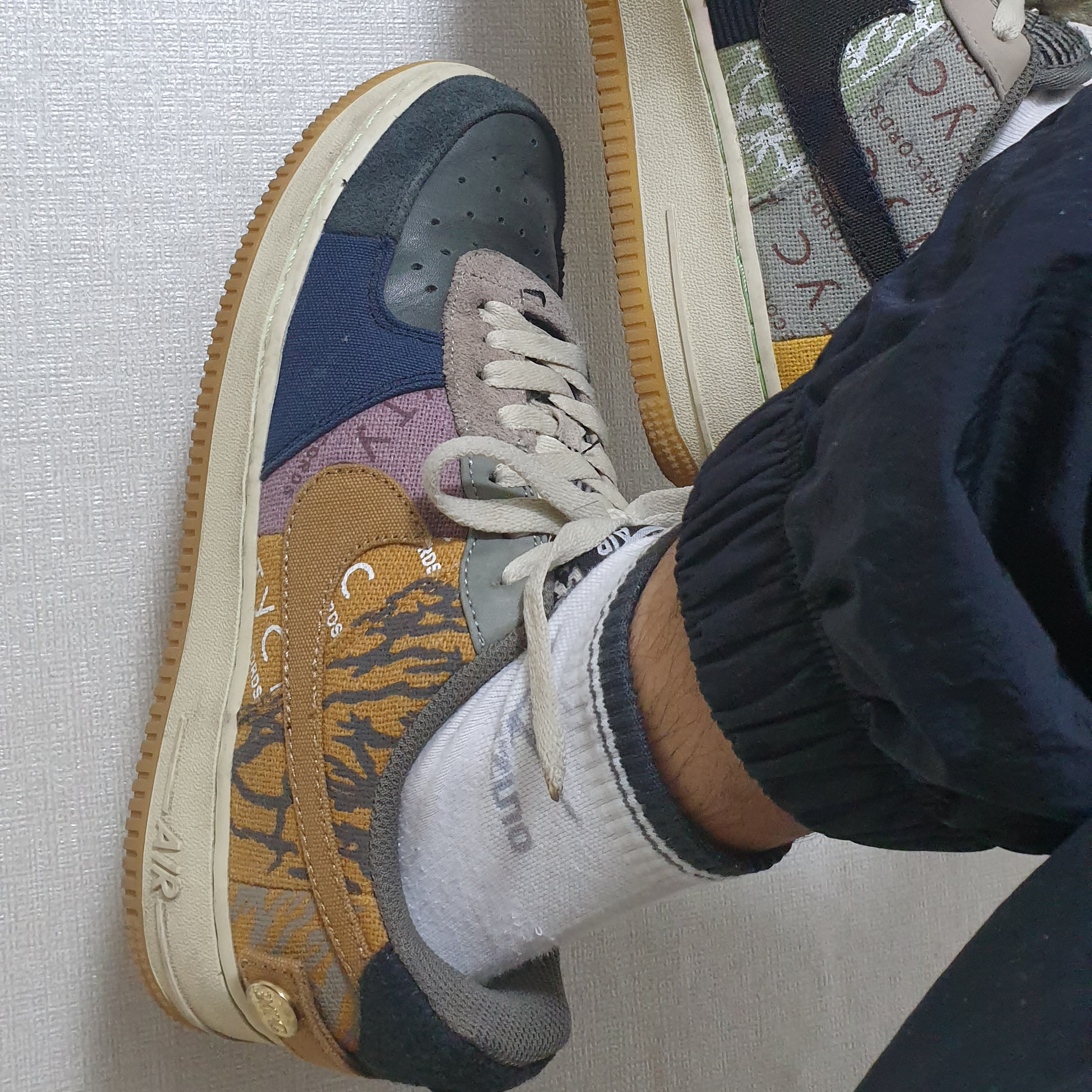 Nike x Travis Scott Air Force 1 Low Cactus Jack 착용 스타일 - 2