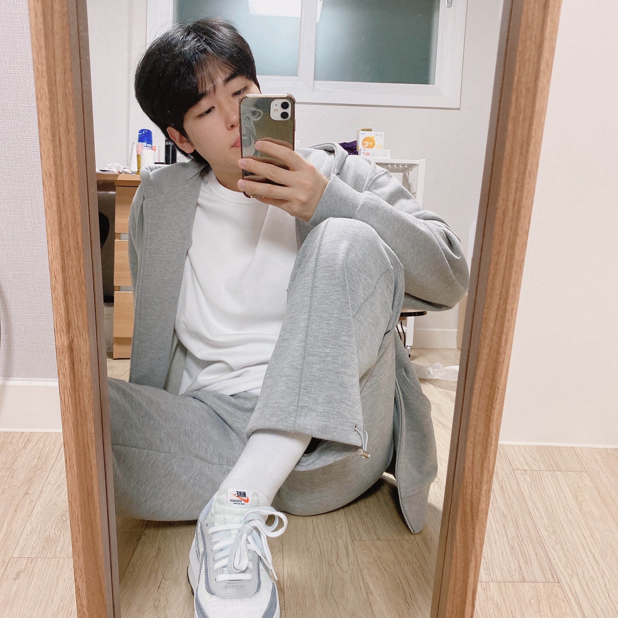 Nike x Sacai LDWaffle Summit White 착용 스타일 - 1