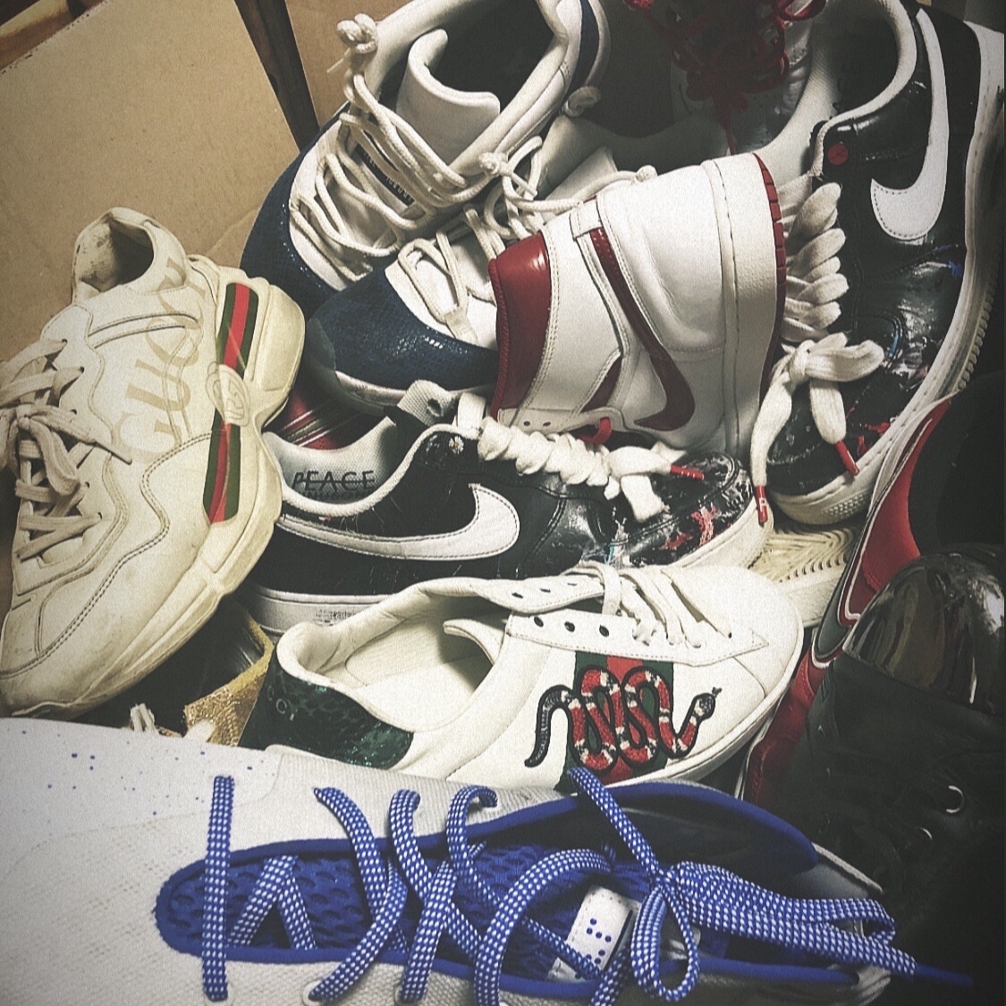 Gucci Rhyton Leather Sneakers Logo, Gucci Ace Snake Embroidered Sneakers 착용 스타일