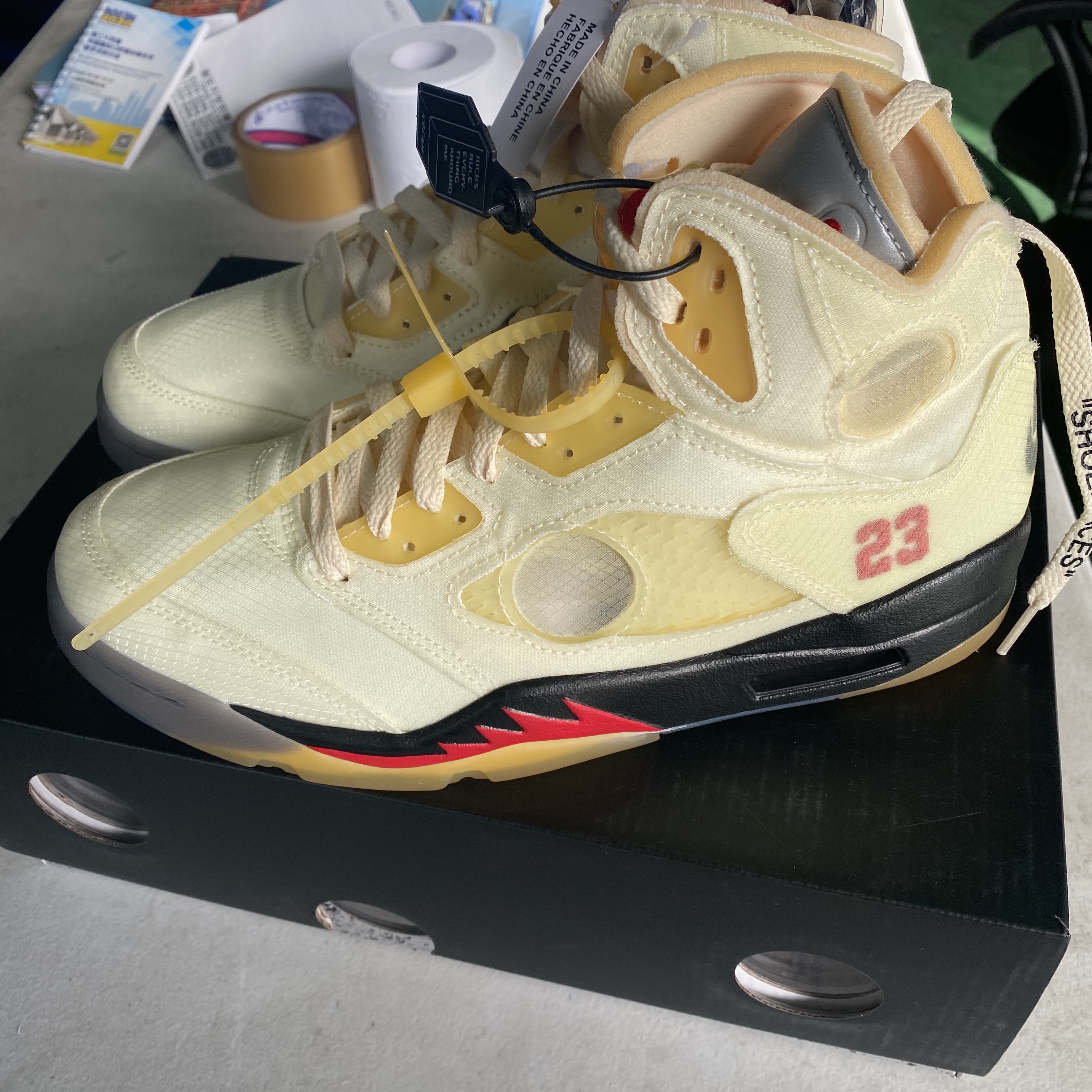 Jordan 5 x Off-White Retro SP Sail Fire Red 착용 스타일 - 3