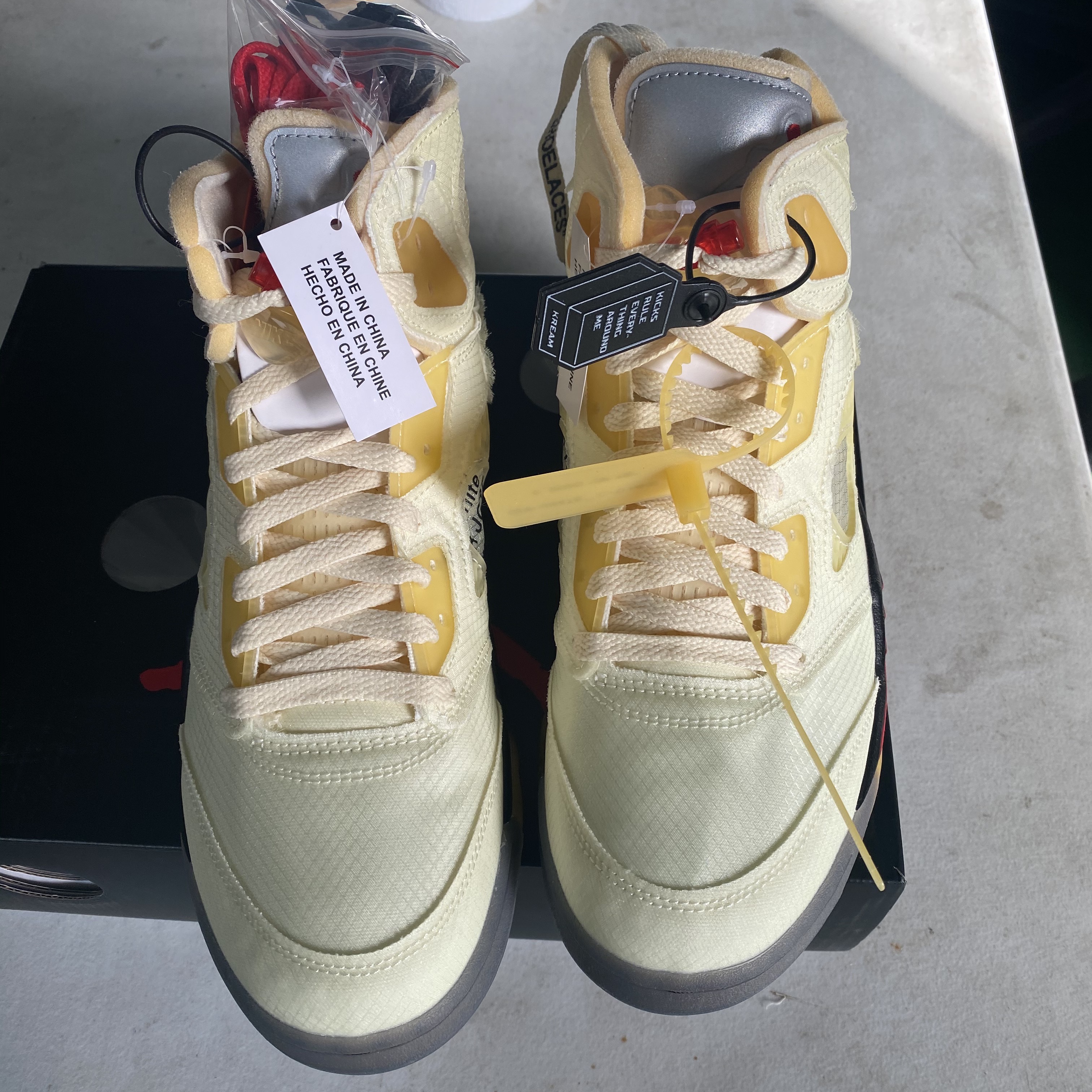 Jordan 5 x Off-White Retro SP Sail Fire Red 착용 스타일 - 2