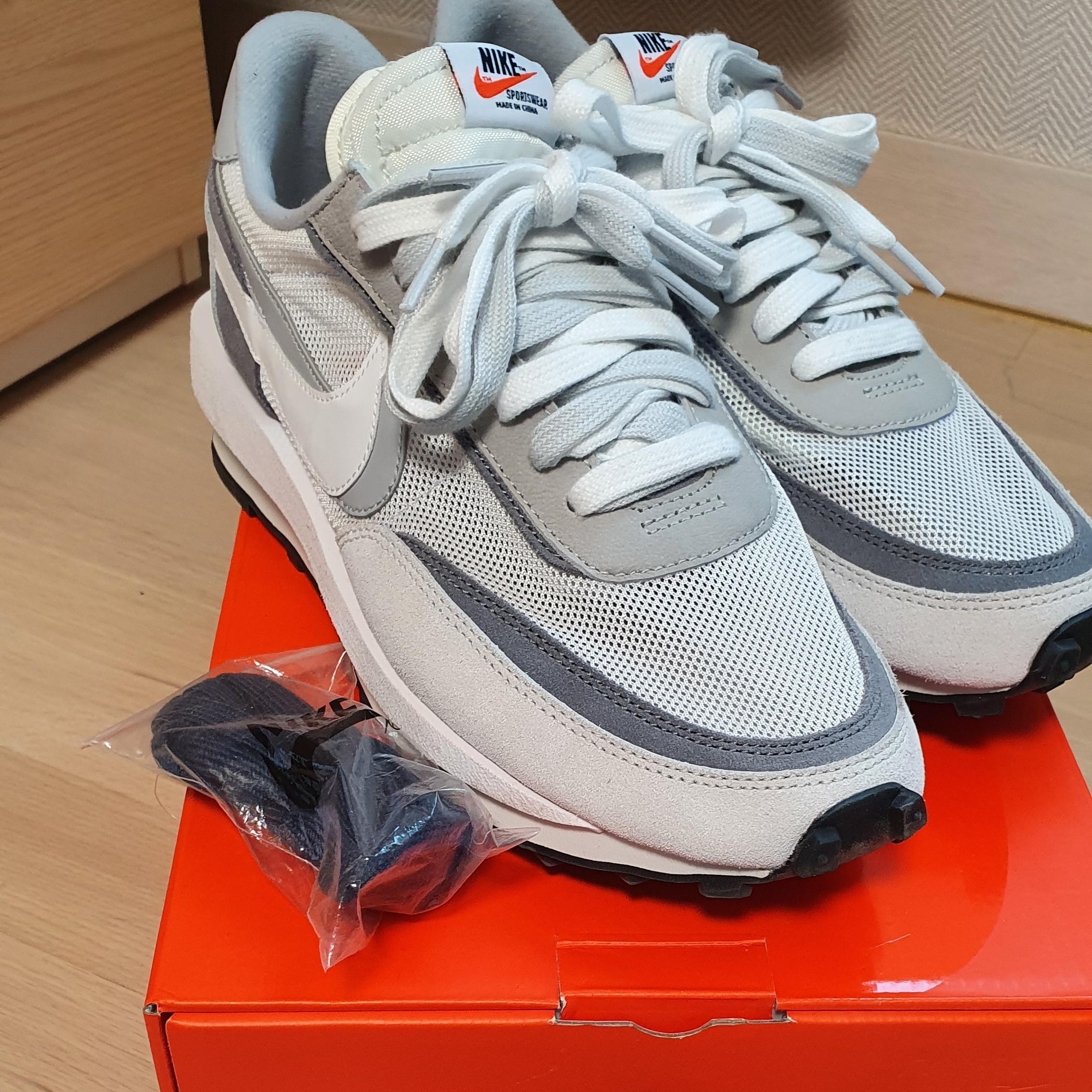 Nike x Sacai LDWaffle Summit White 착용 스타일