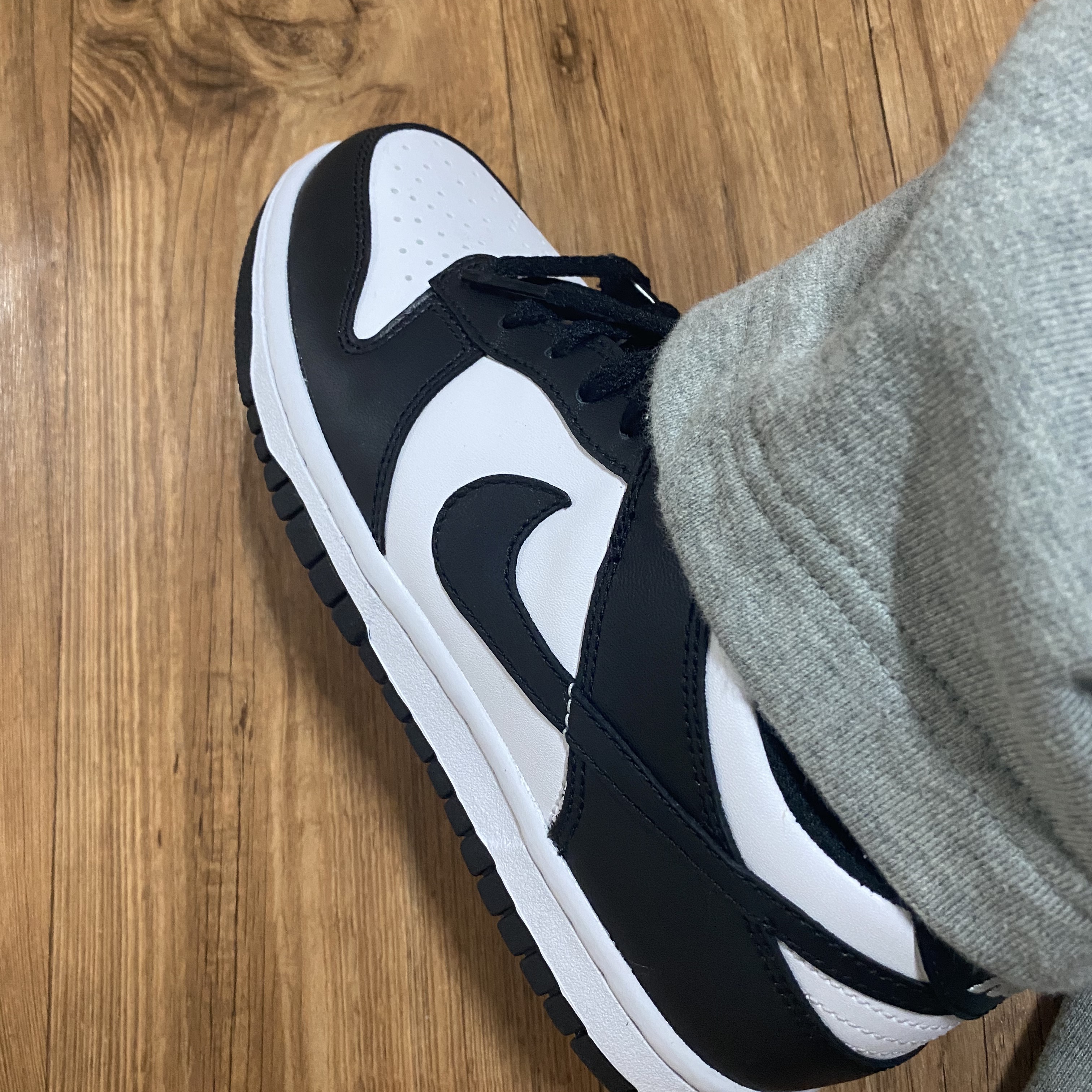 (GS) Nike Dunk Low Black 착용 스타일