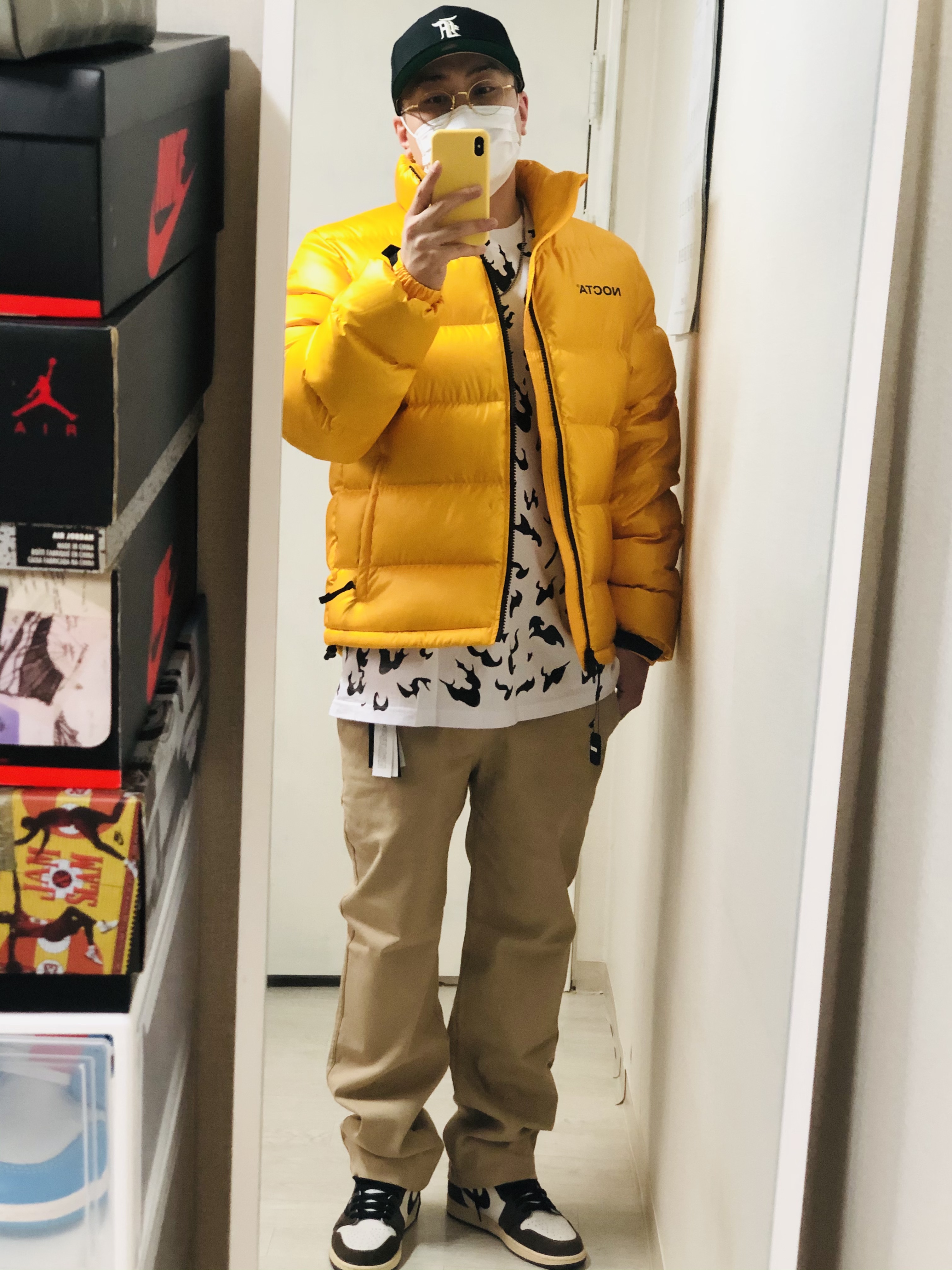 Nike x Drake Nocta Puffer Jacket University Gold - US/EU, Jordan 1 x Travis Scott Retro High OG SP Mocha 착용 스타일 - 2