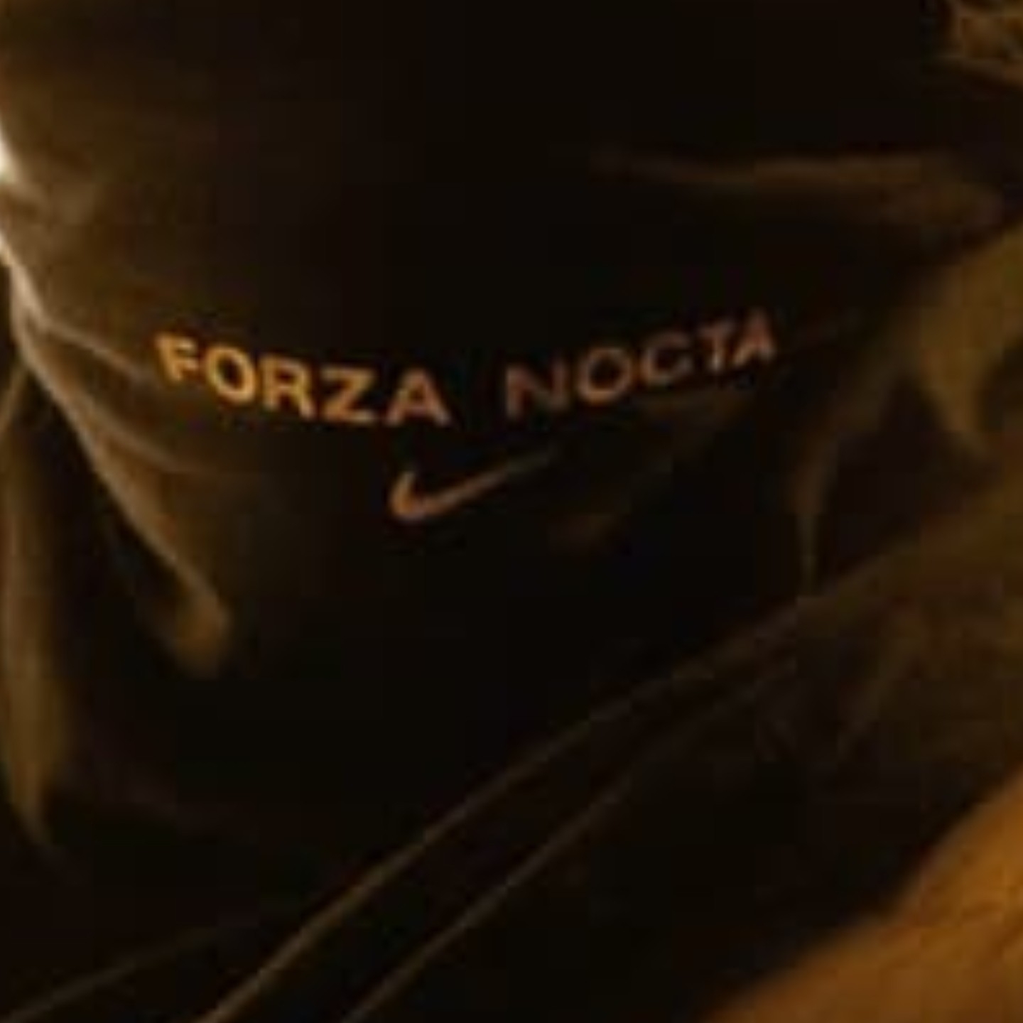 Nike x Drake Nocta Puffer Jacket University Gold - US/EU, Nike x Drake Nocta Essential T-Shirt Black - US/EU 착용 스타일 - 2