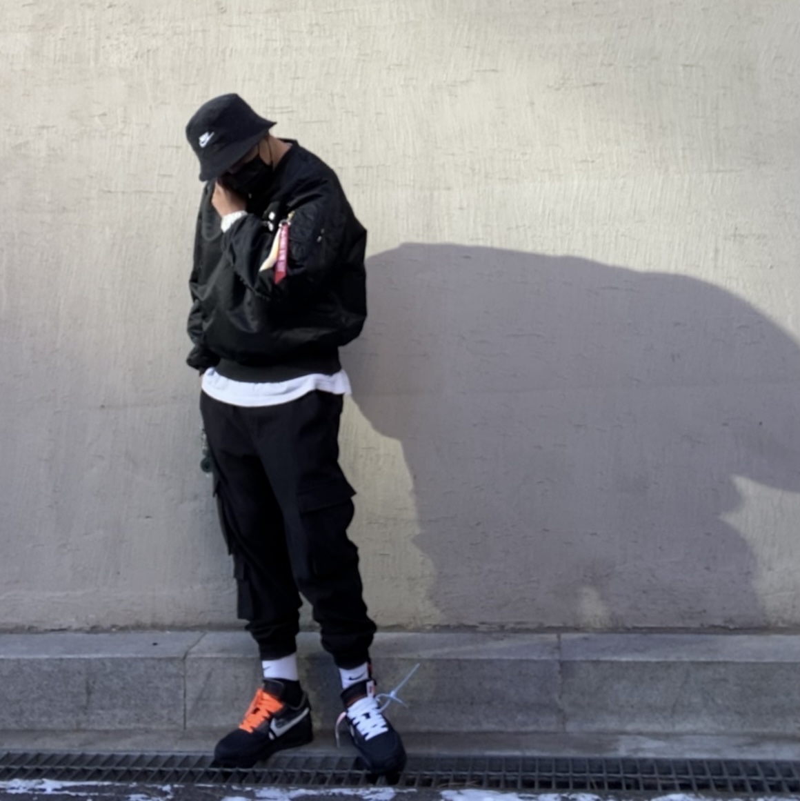 Nike Futura Corduroy Bucket Black, IAB Studio x Alpha Industries MA-1 Crewneck Black 착용 스타일