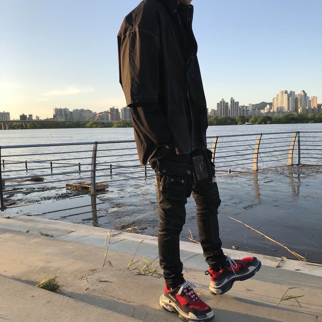 Balenciaga Triple S Red Black 2018 착용 스타일
