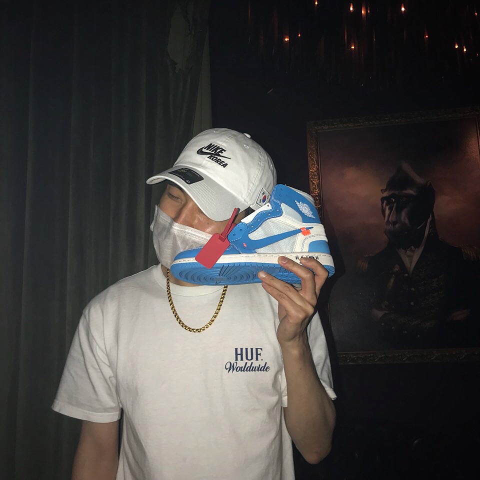 Jordan 1 x Off-White Retro High University Blue 착용 스타일