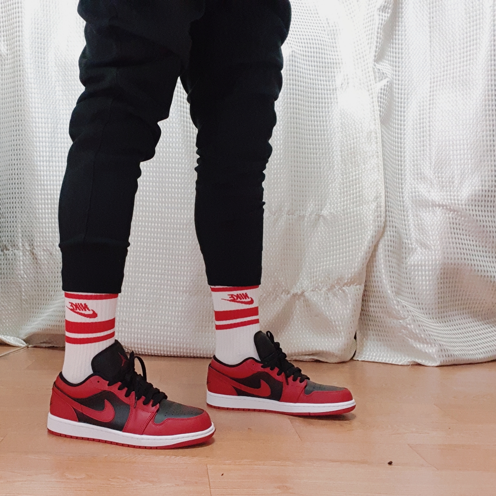 Jordan 1 Low Varsity Red 착용 스타일