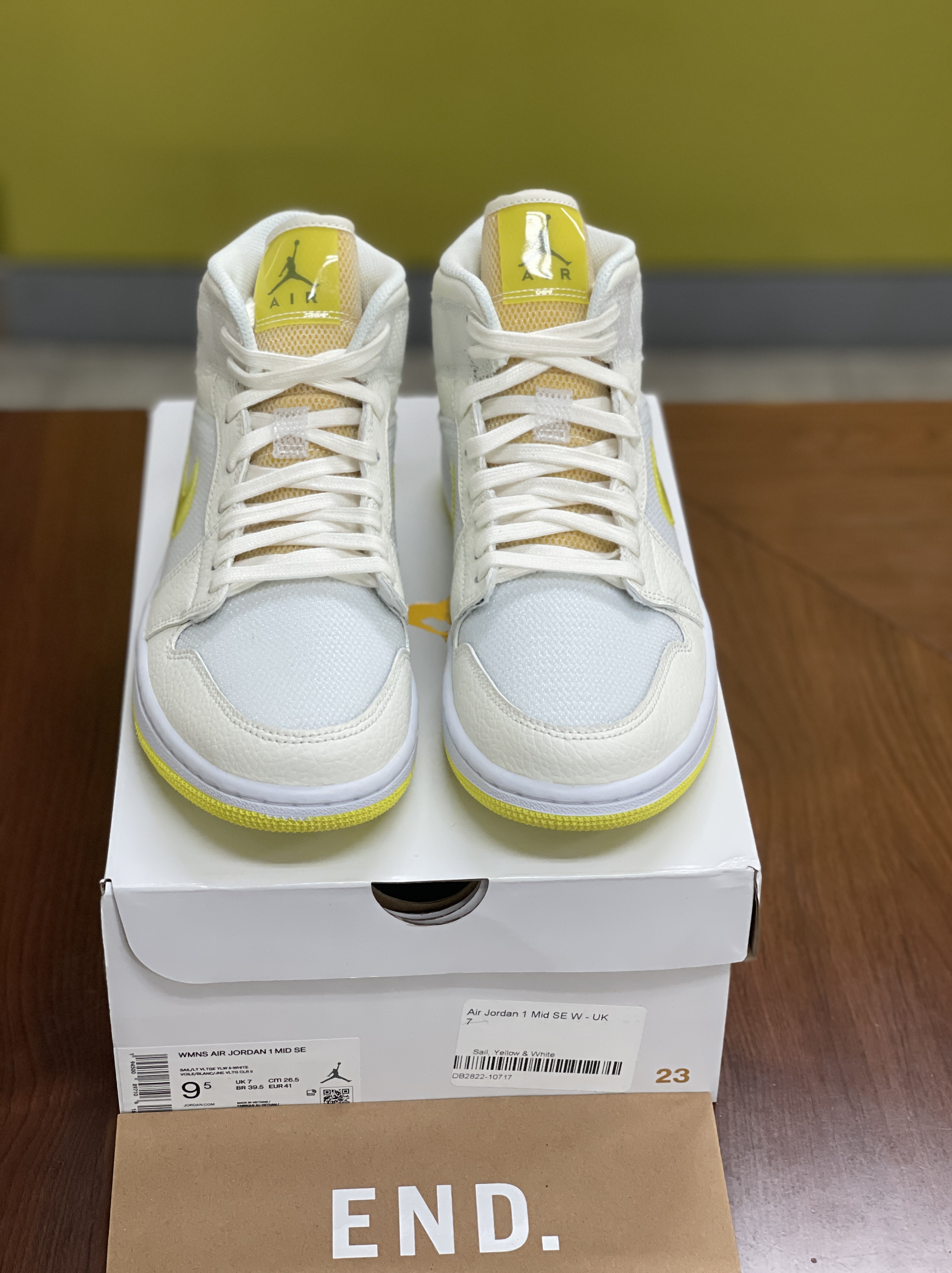 (W) Jordan 1 Mid SE Voltage Yellow 착용 스타일 - 3