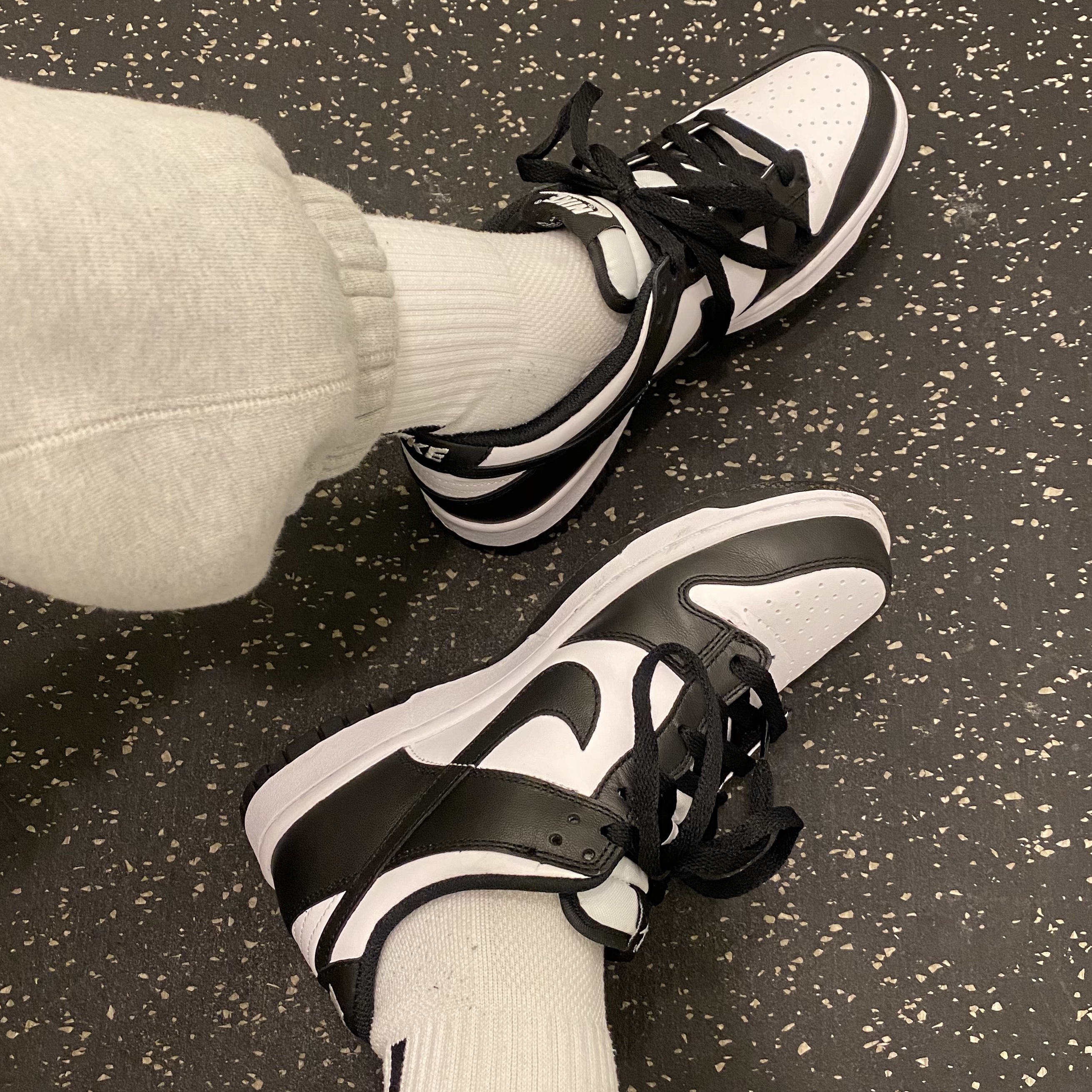 (W) Nike Dunk Low Black 착용 스타일 - 4