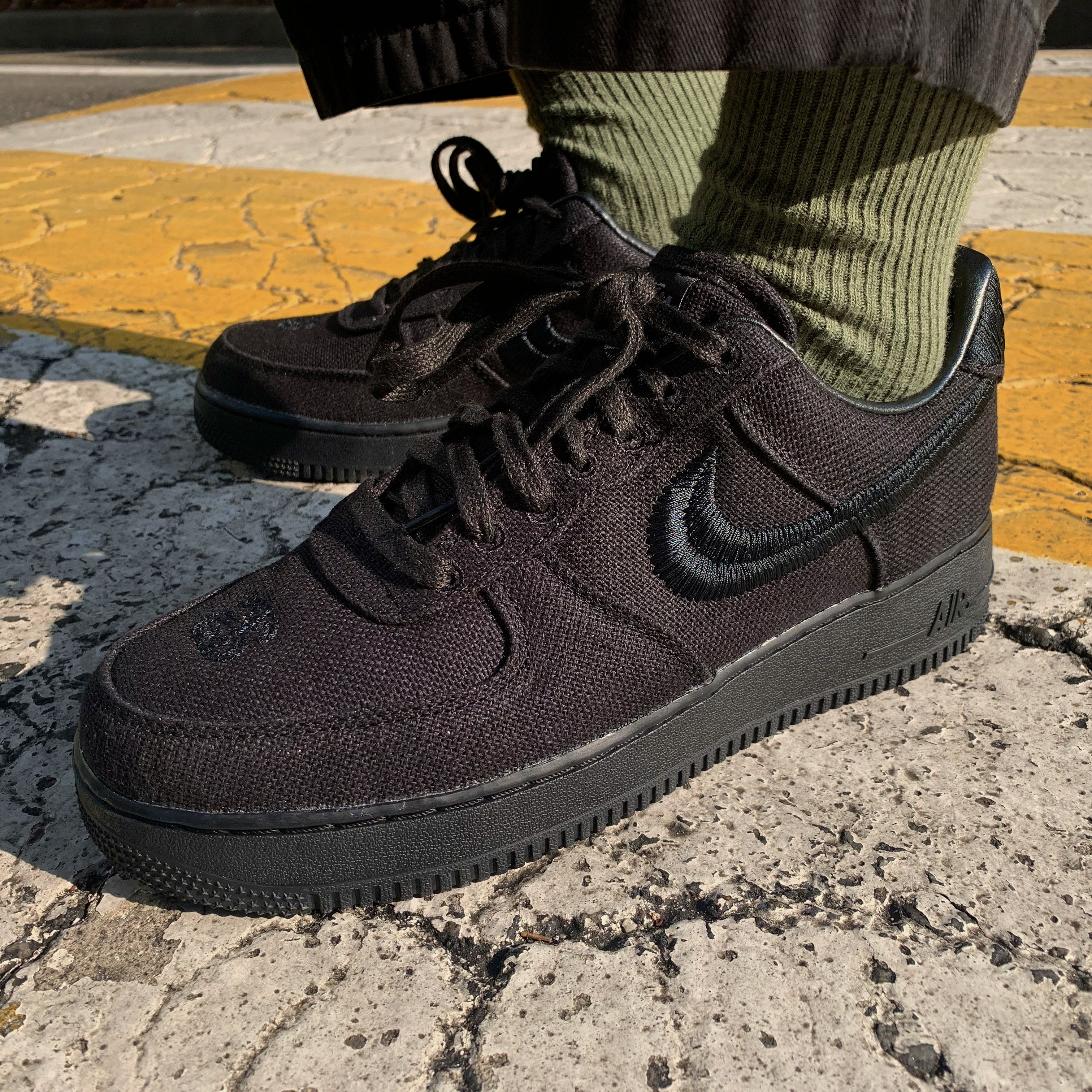 Nike x Stussy Air Force 1 Low Triple Black 착용 스타일
