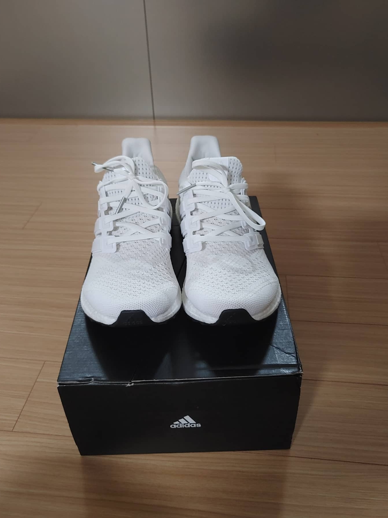 Adidas Ultraboost 1.0 Retro Triple White 2020 착용 스타일 - 3