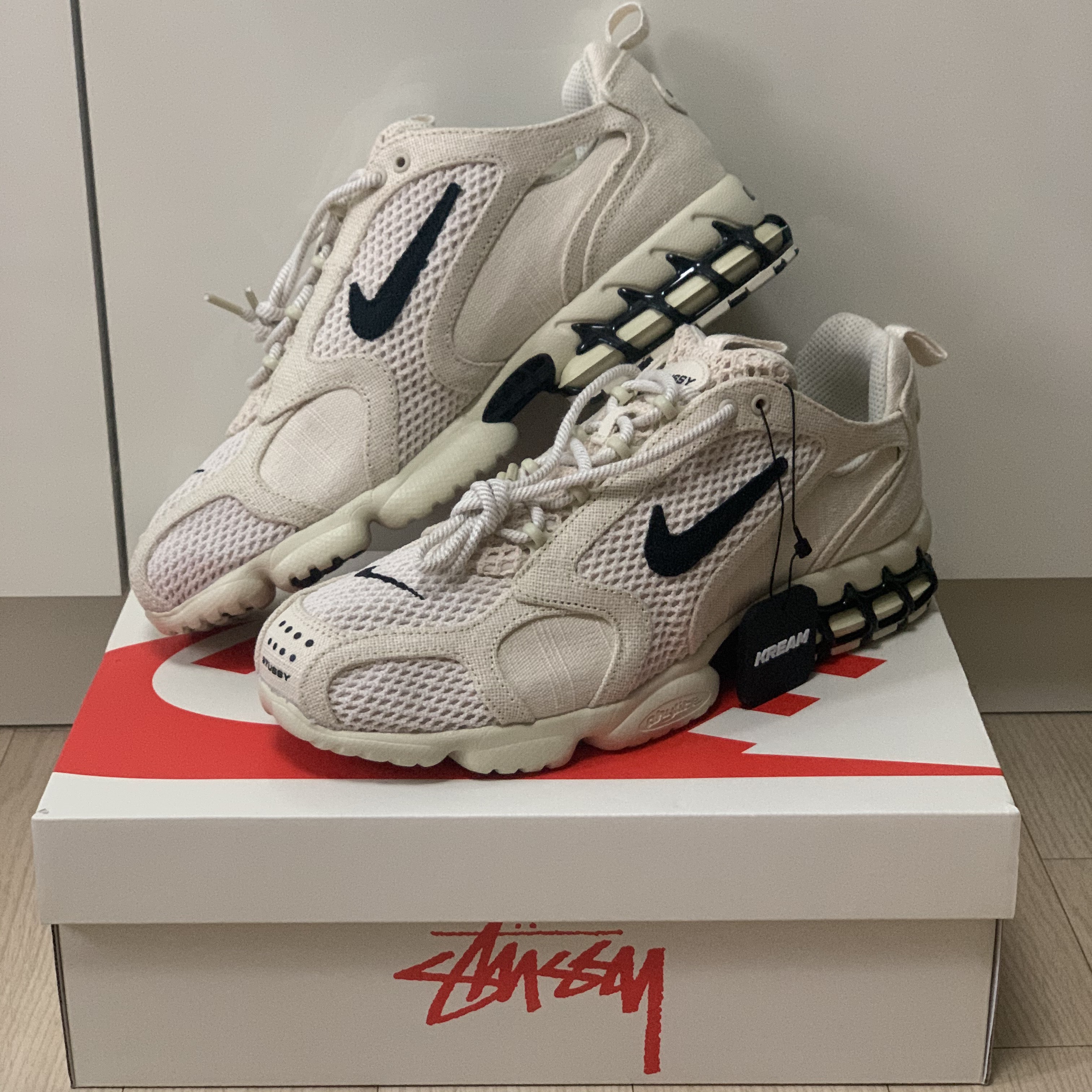 Nike x Stussy Air Zoom Spiridon Cage 2 Fossil 착용 스타일 - 2