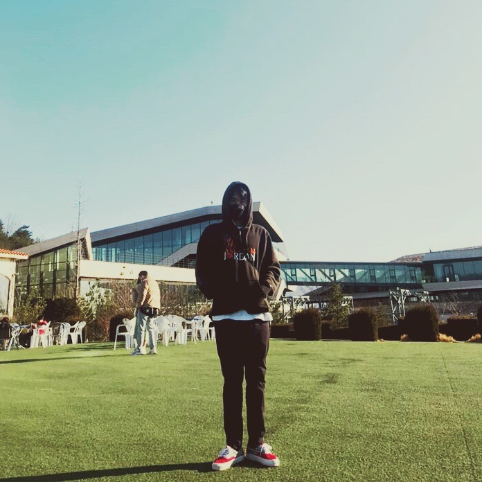 Vans Vault x Fear of God OG Era 95 DX Red, Jordan x Travis Scott MJ Fleece Hoodie - US/EU 착용 스타일