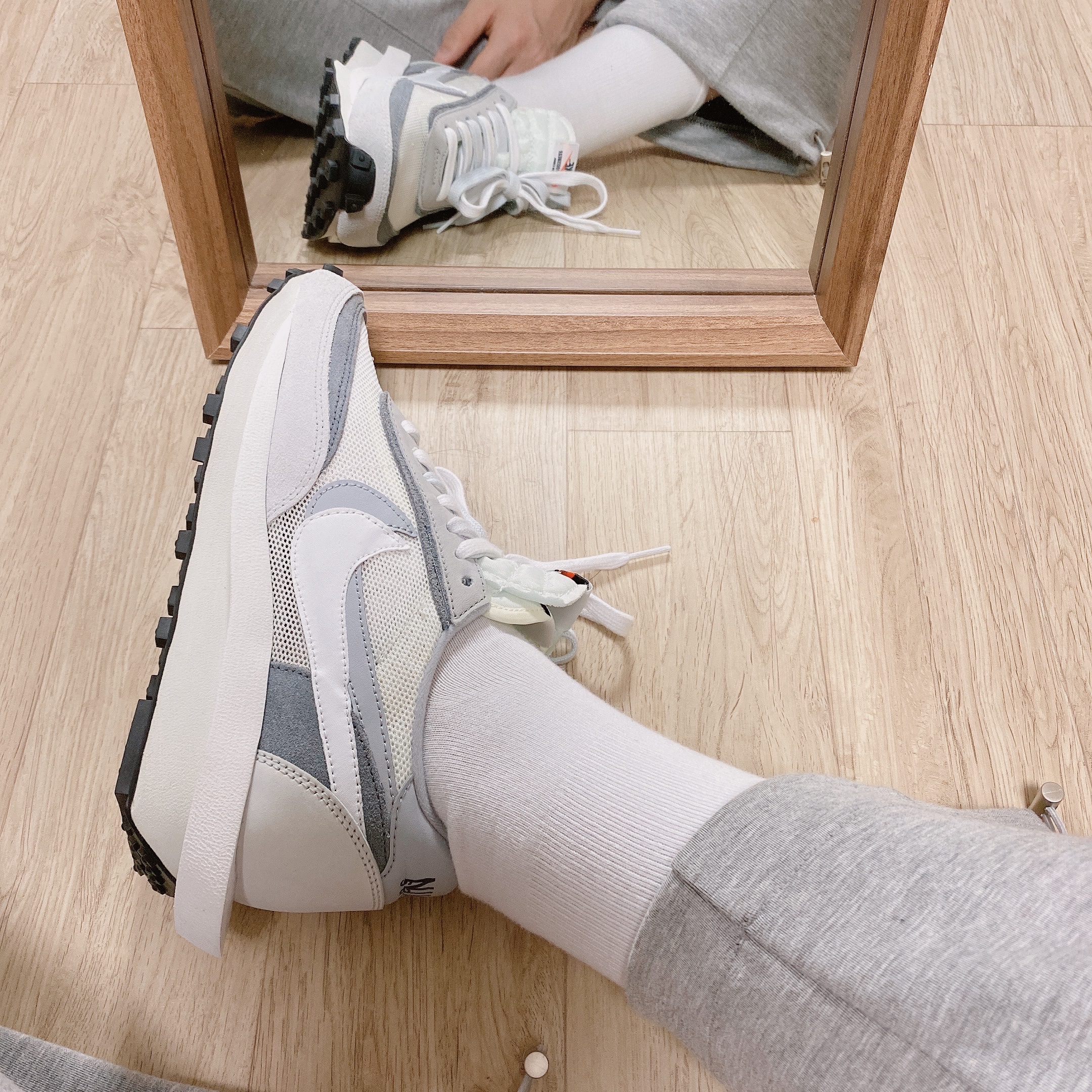 Nike x Sacai LDWaffle Summit White 착용 스타일 - 2