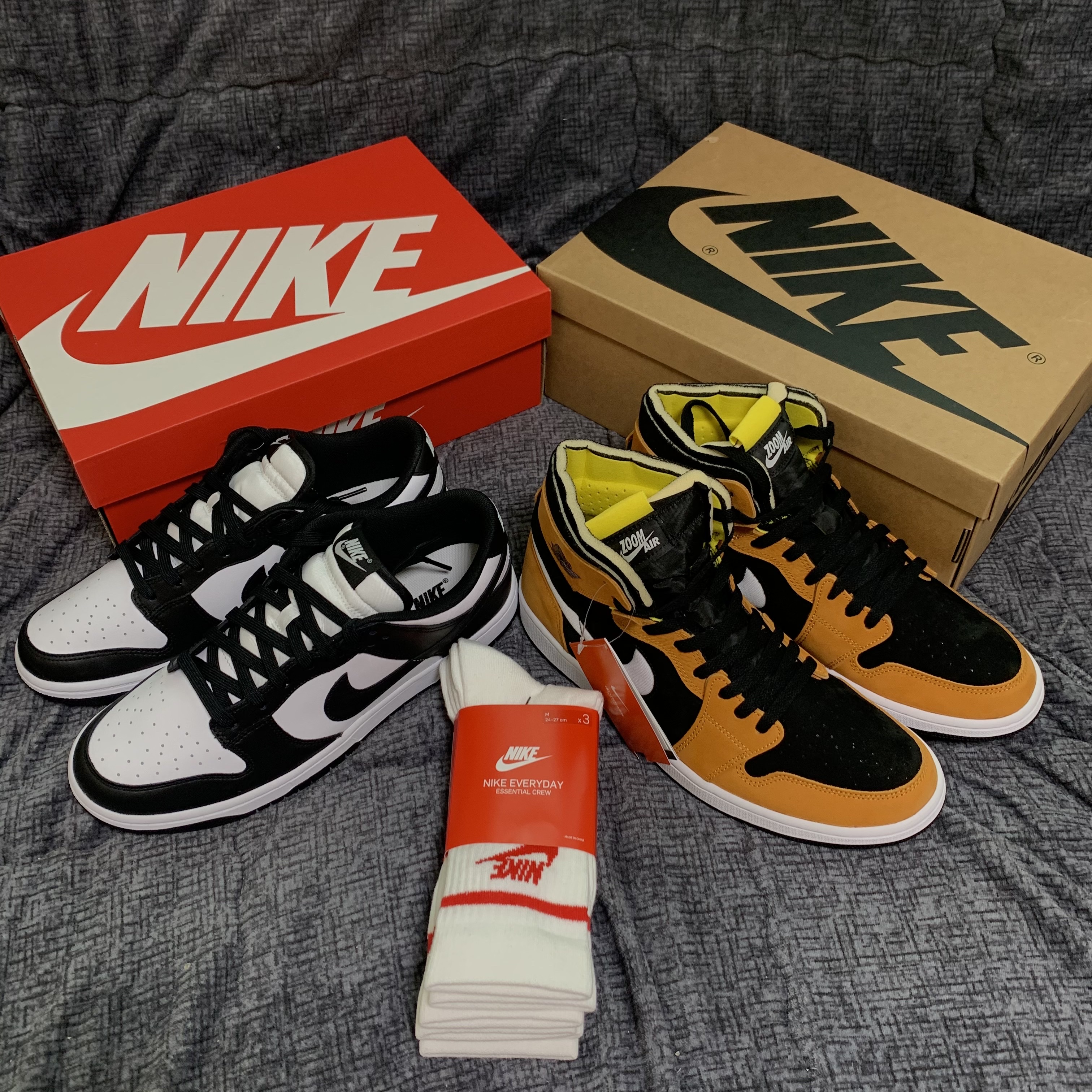 Jordan 1 Zoom Air CMFT Monarch Orange, Nike Dunk Low Retro Black 착용 스타일