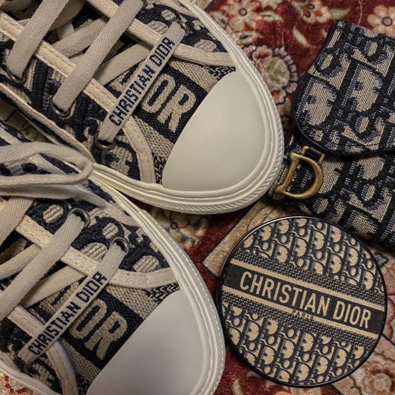 (W) Dior Walk'N'Dior Sneakers Oblique Navy 착용 스타일