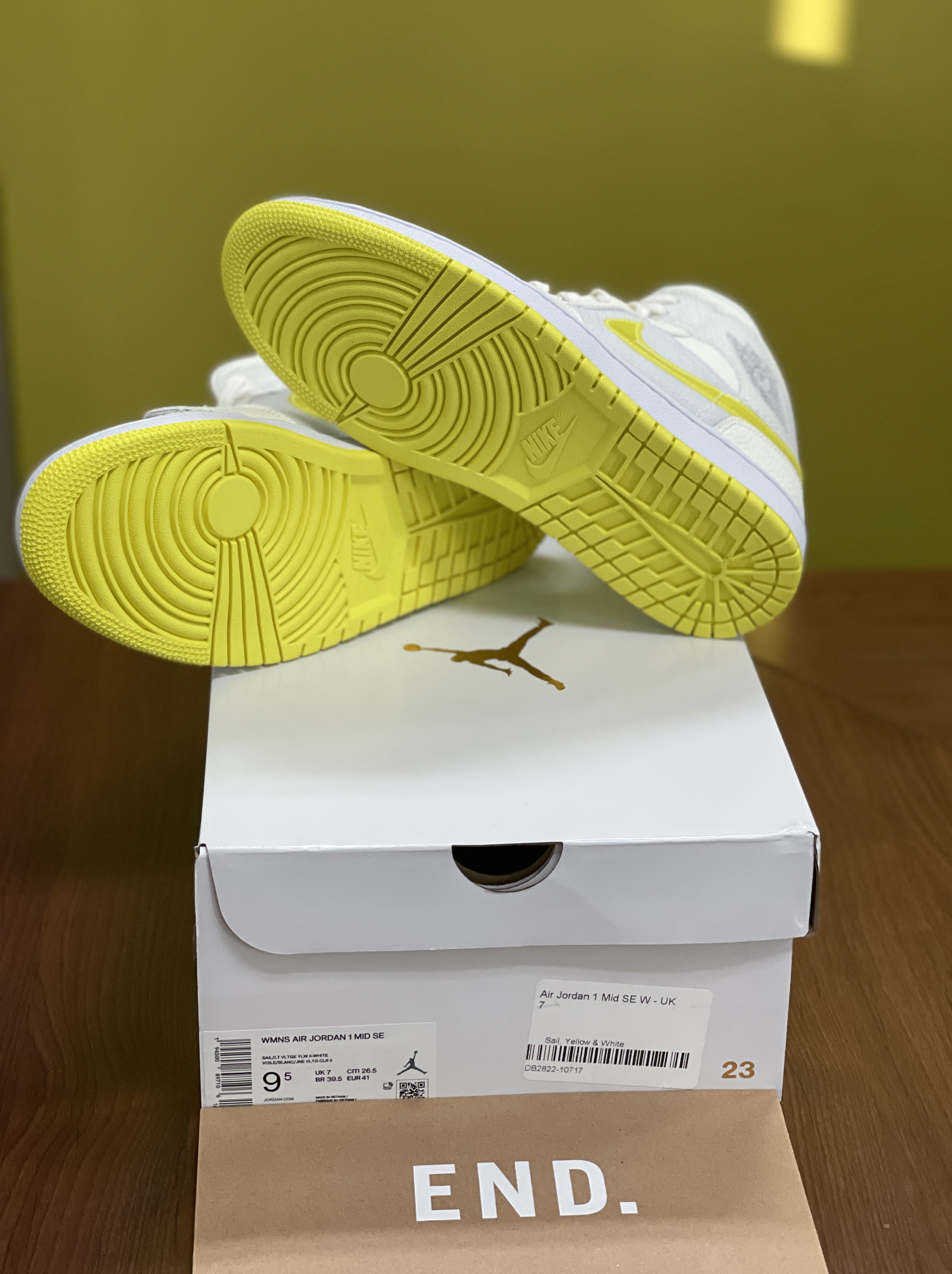 (W) Jordan 1 Mid SE Voltage Yellow 착용 스타일 - 4