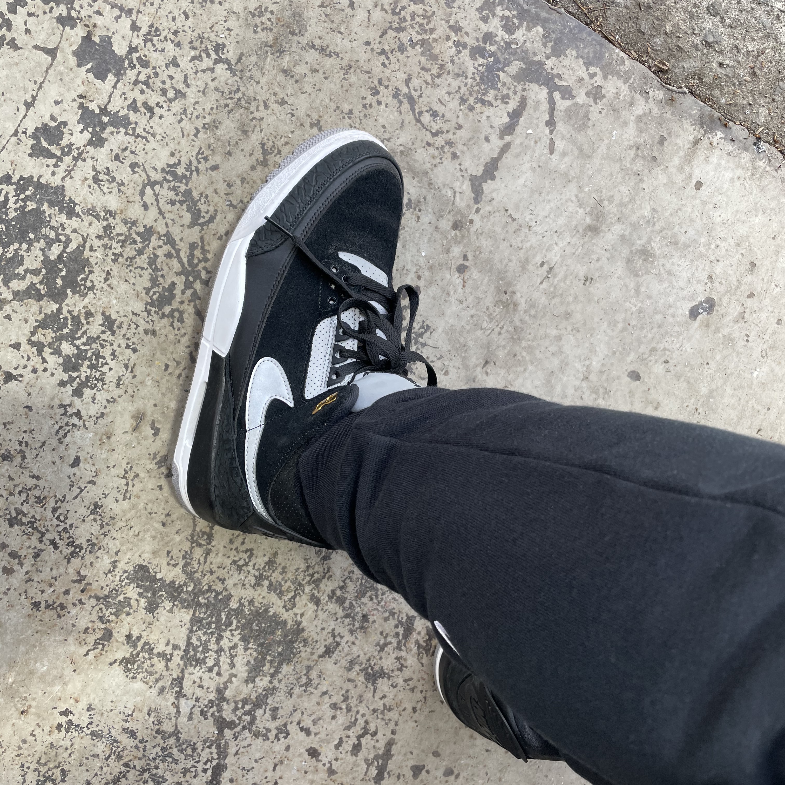 Jordan 3 Retro Tinker Black Cement Gold 착용 스타일
