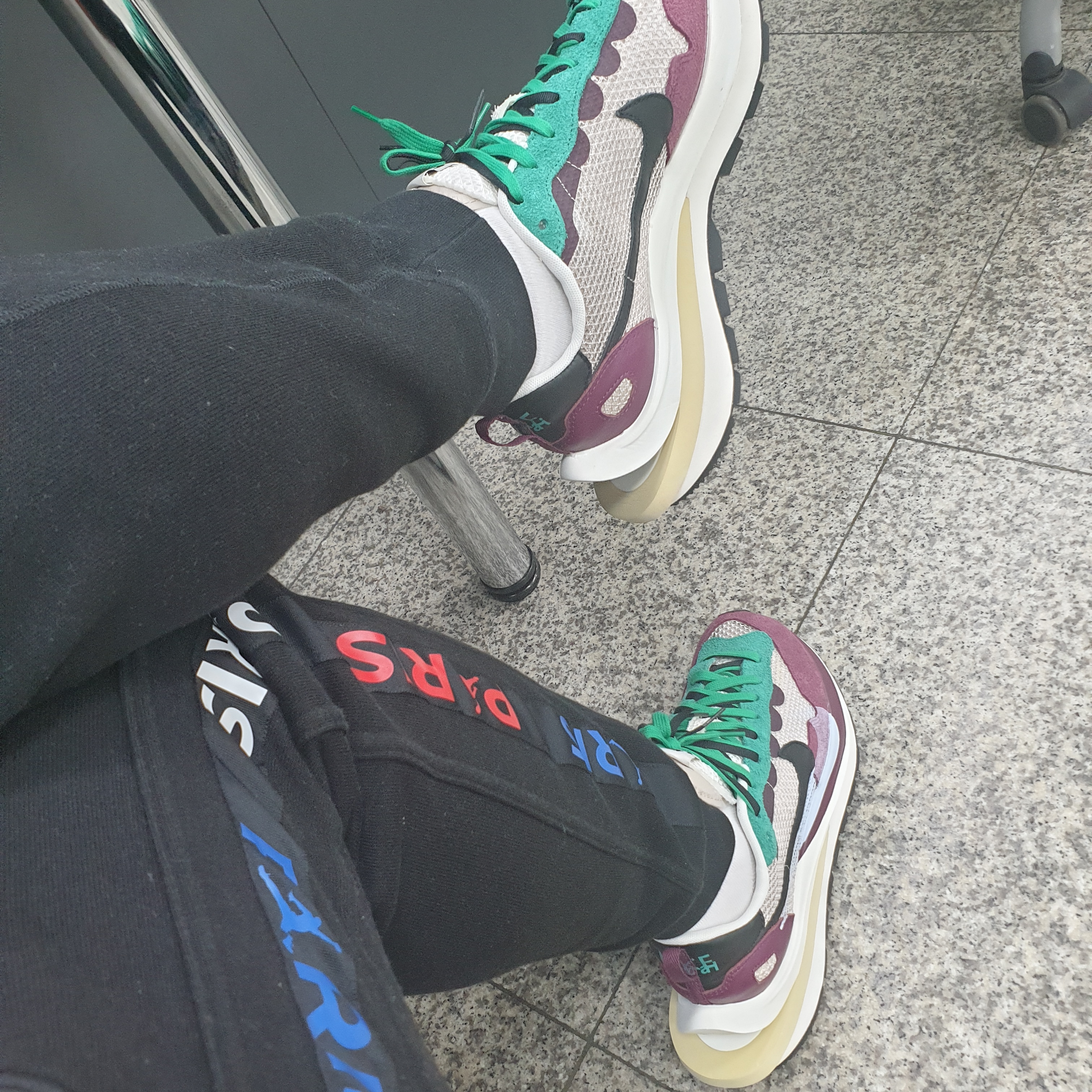 Nike x Sacai VaporWaffle String & Black Villain Red 착용 스타일