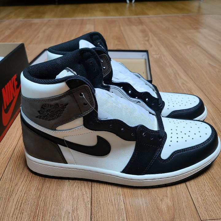 Jordan 1 Retro High OG Black Mocha 착용 스타일