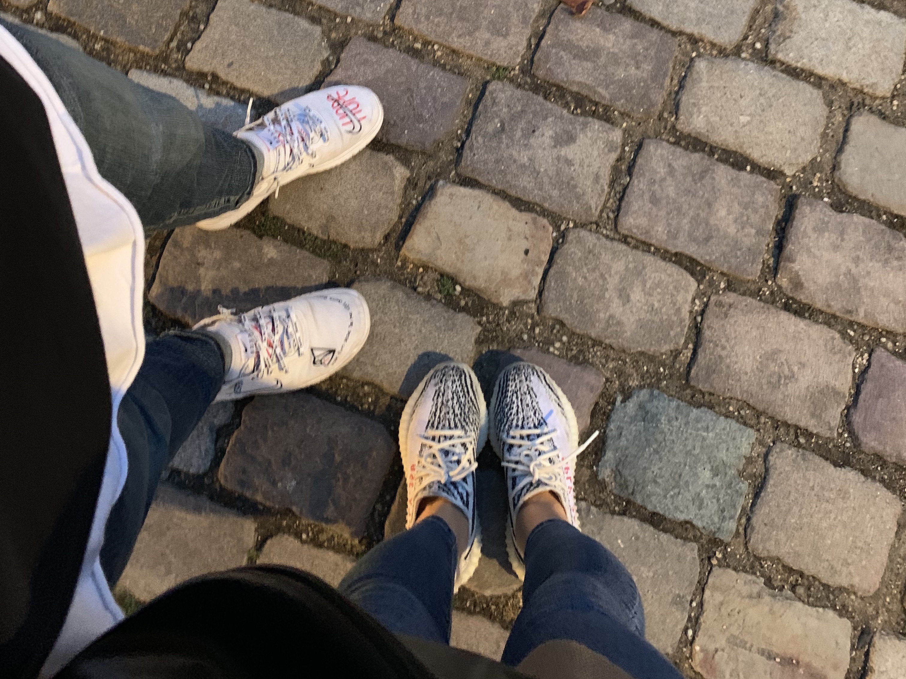 Nike Free RN Novo, Adidas Yeezy Boost 350 V2 Zebra 2017/2019/2020 착용 스타일 - 3