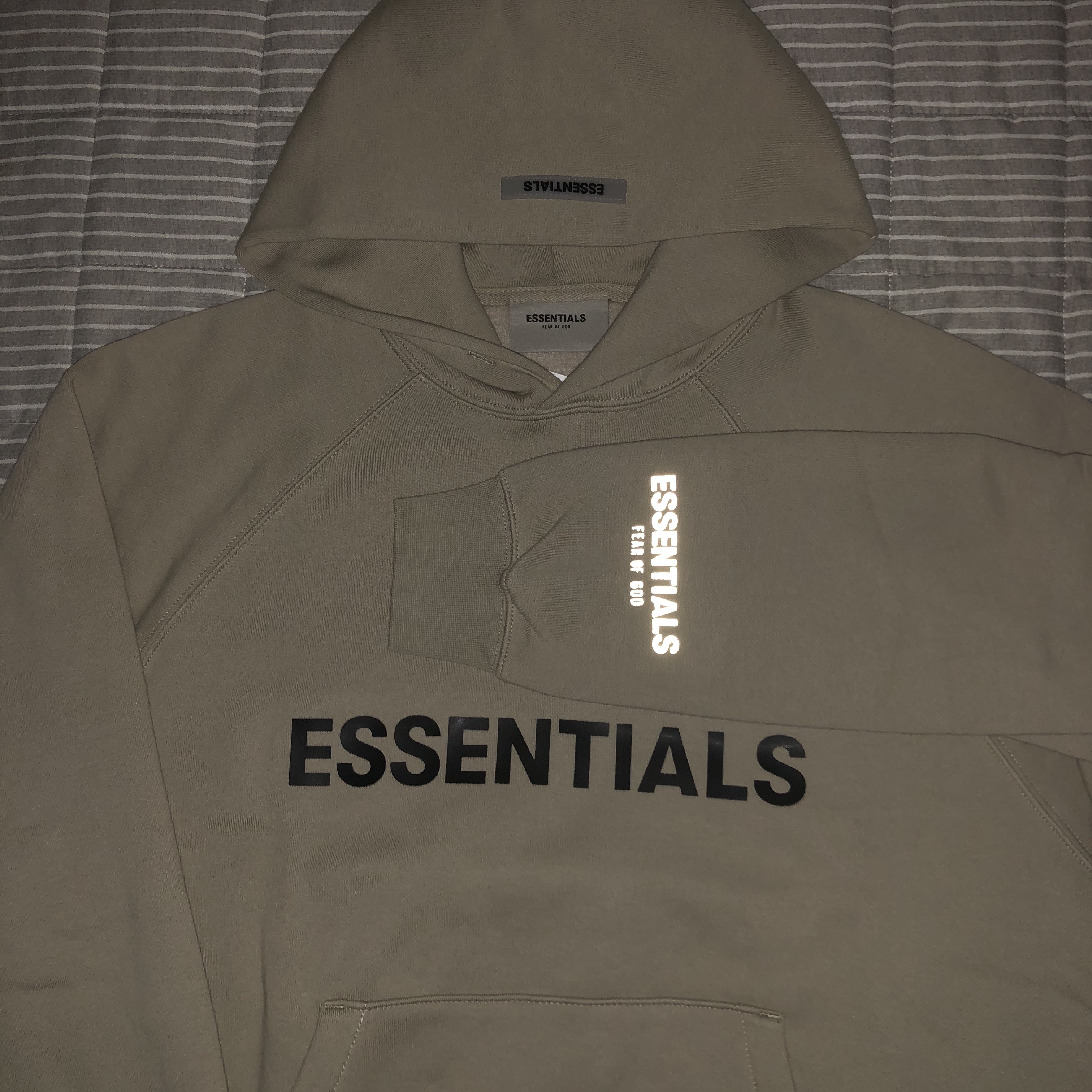 Essentials 3D Silicon Applique Pullover Hoodie Olive/Khaki - 20FW 착용 스타일