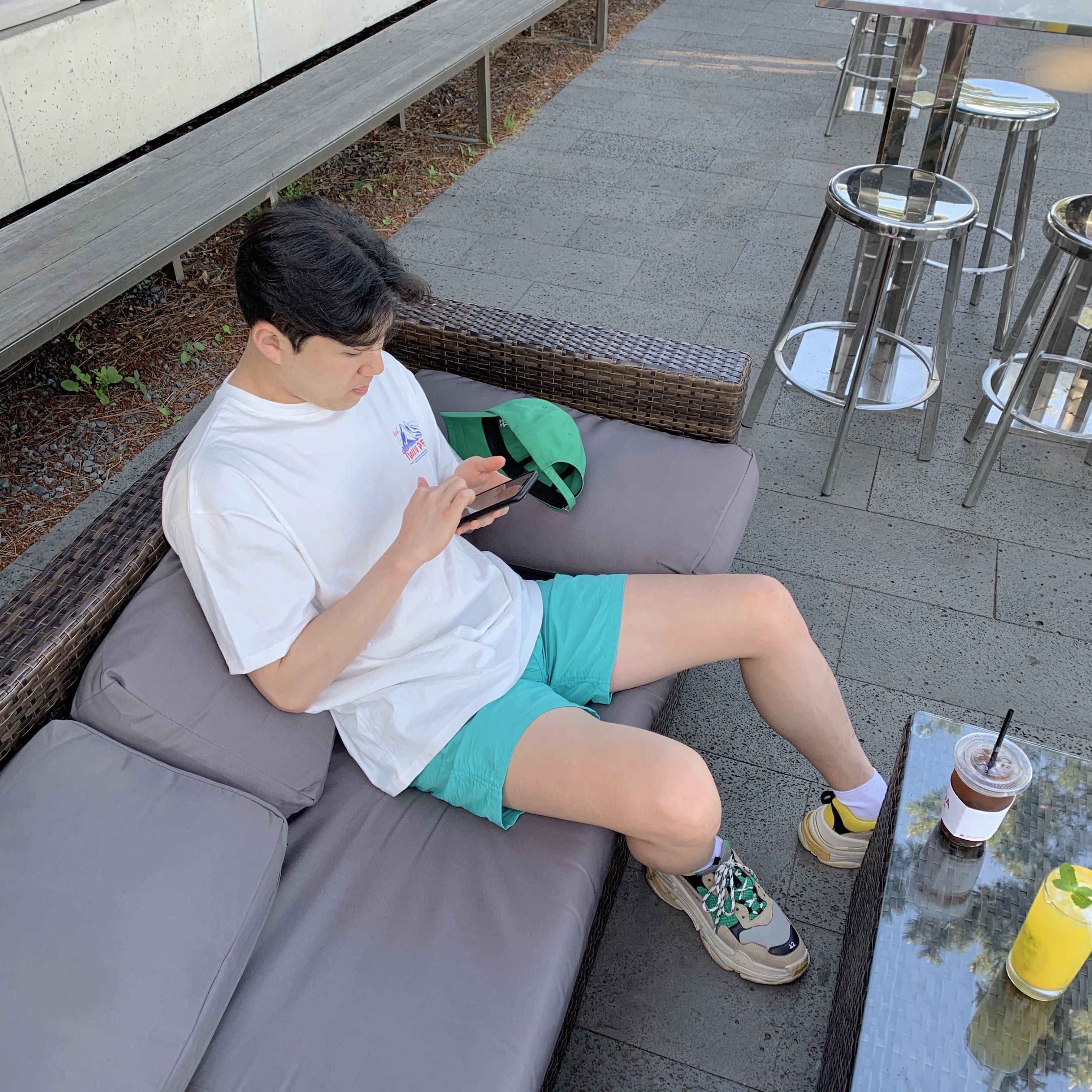 Balenciaga Triple S Yellow Green 착용 스타일