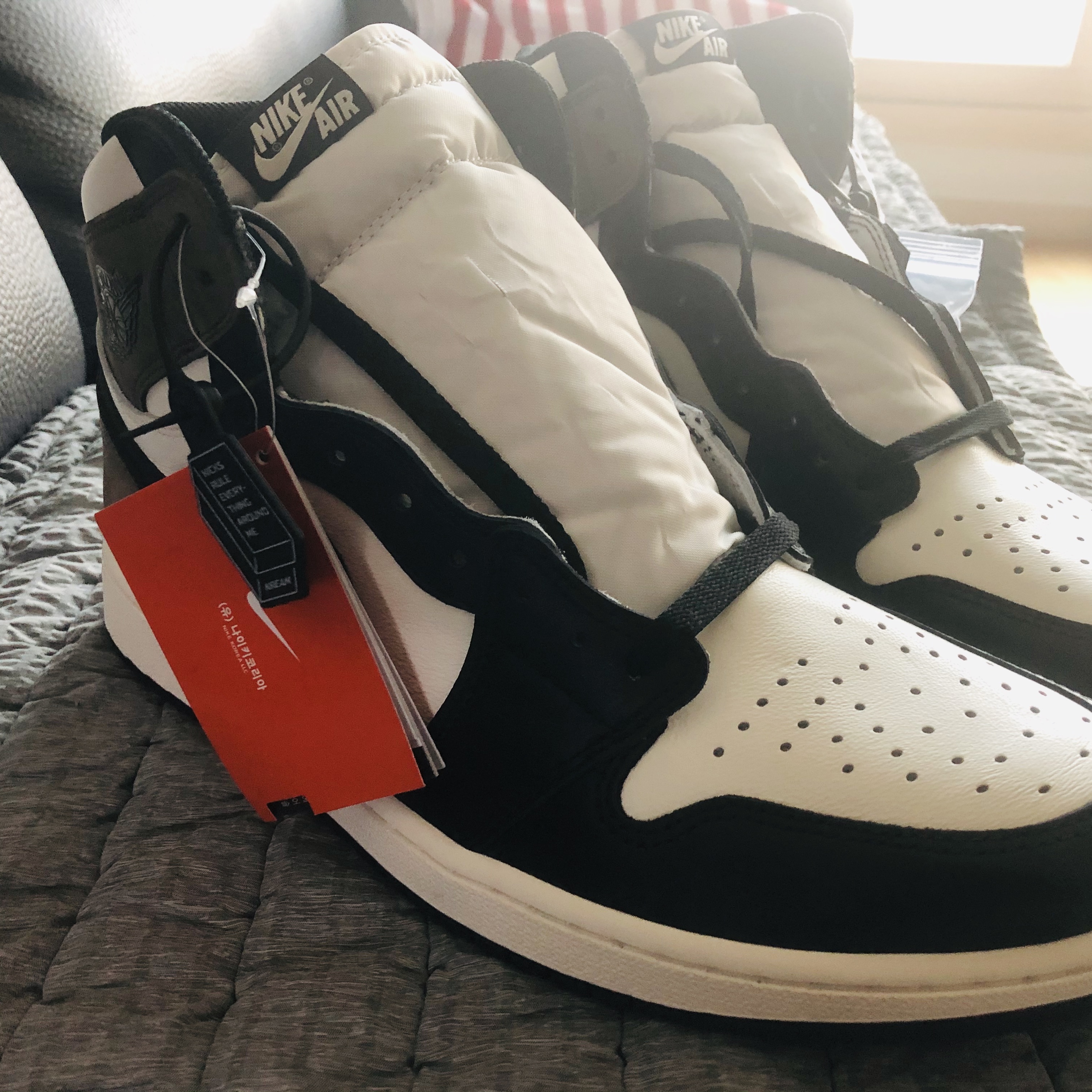Jordan 1 Retro High OG Black Mocha 착용 스타일