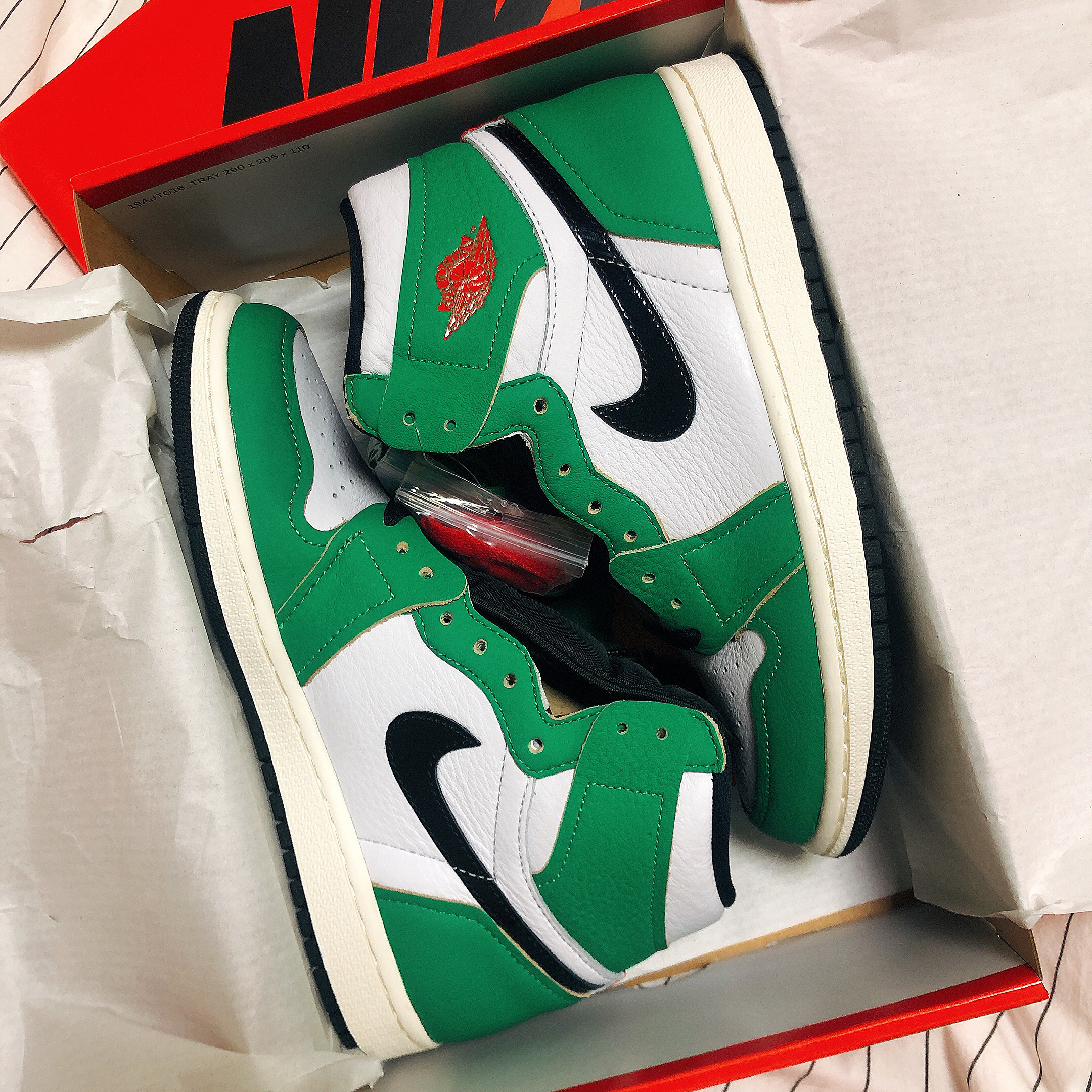 (W) Jordan 1 Retro High OG Lucky Green 착용 스타일