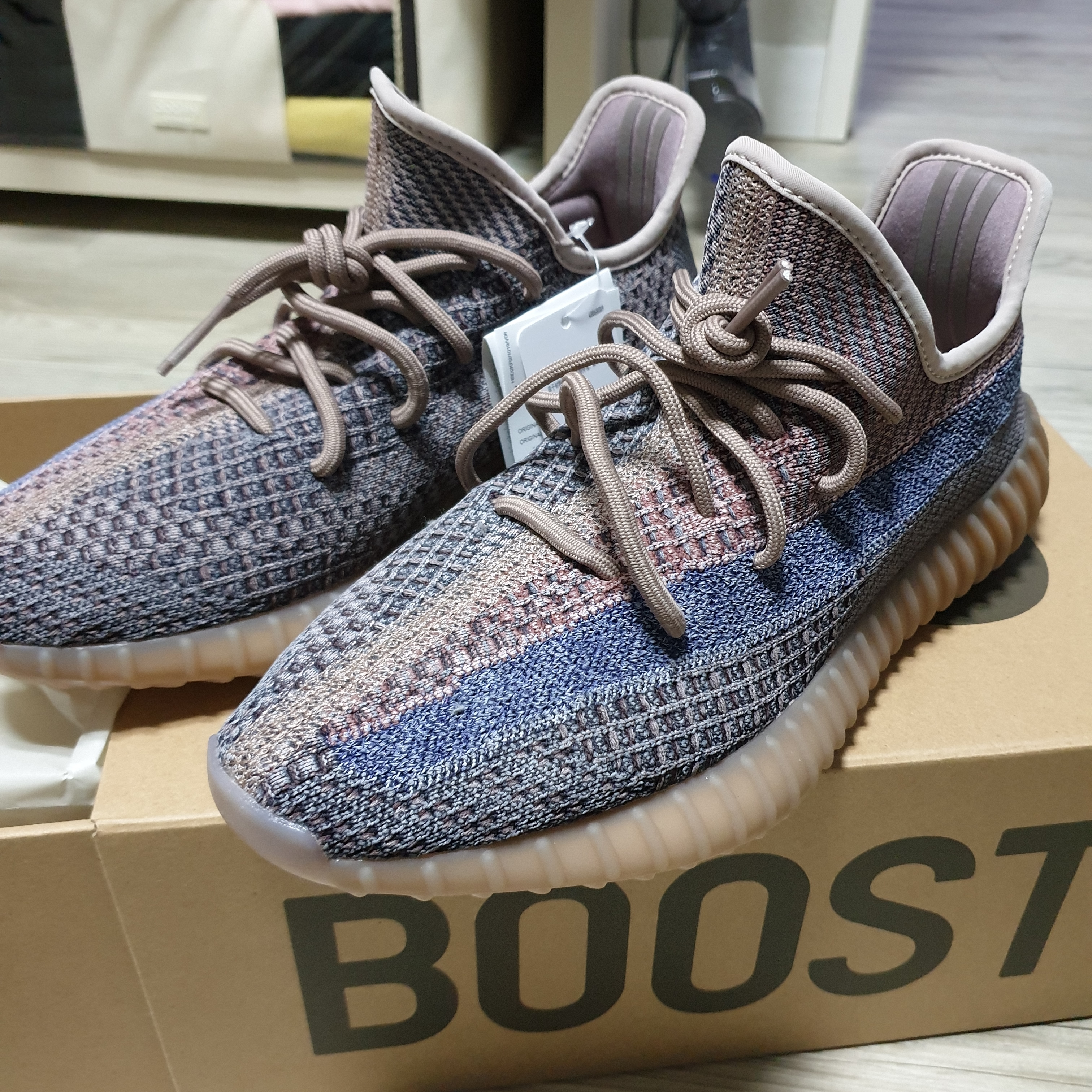 Adidas Yeezy Boost 350 V2 Fade 착용 스타일 - 1