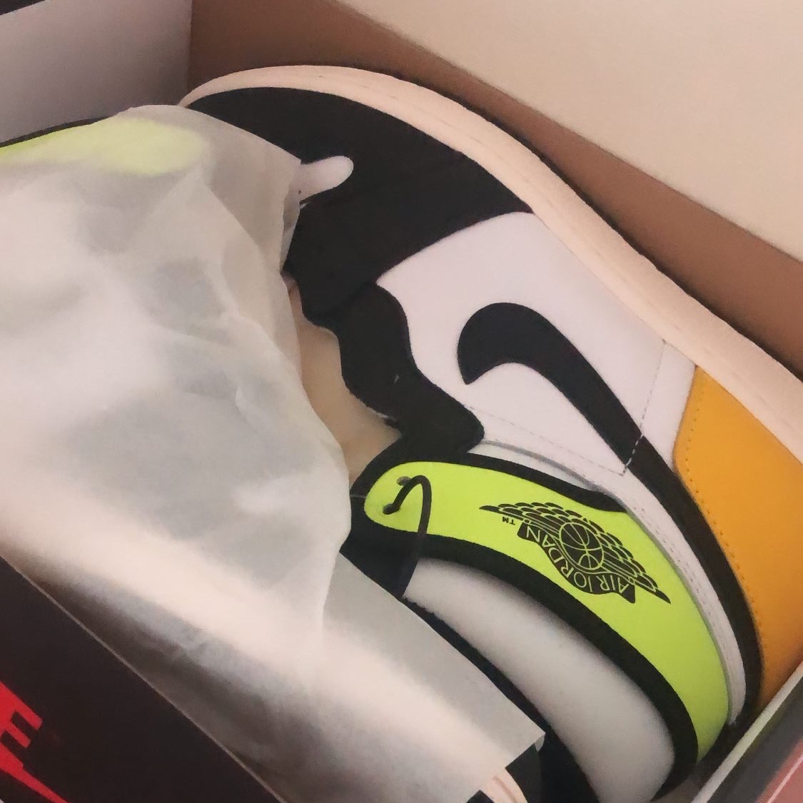 Jordan 1 Retro High OG Volt Gold 착용 스타일