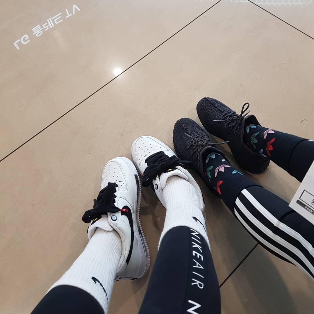 Nike x Peaceminusone Air Force 1 Low Para-Noise 2.0, Adidas Yeezy Boost 350 V2 Black - Non-Reflective 착용 스타일