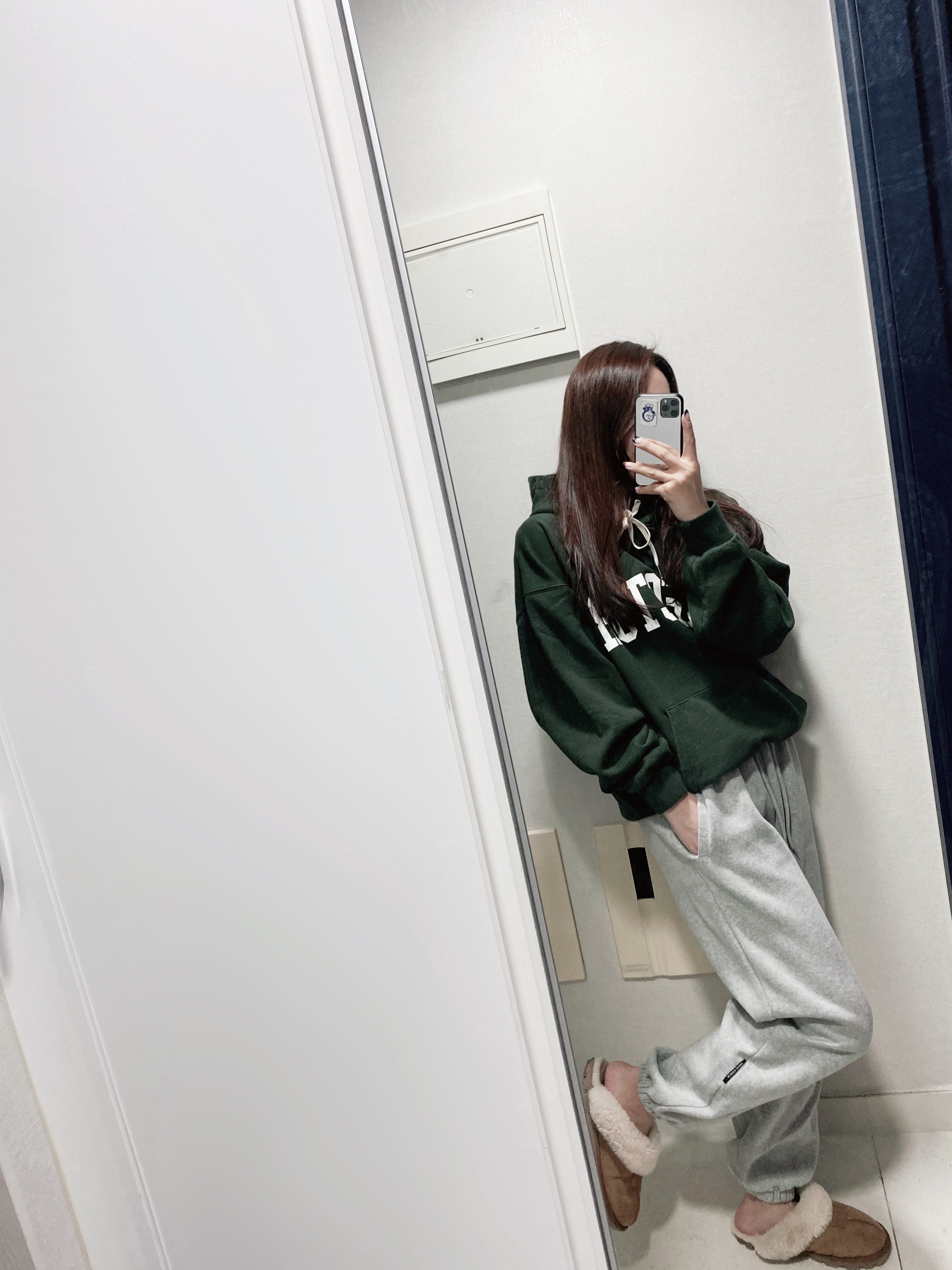 Gucci Rhyton Leather Sneakers Logo 착용 스타일 - 4