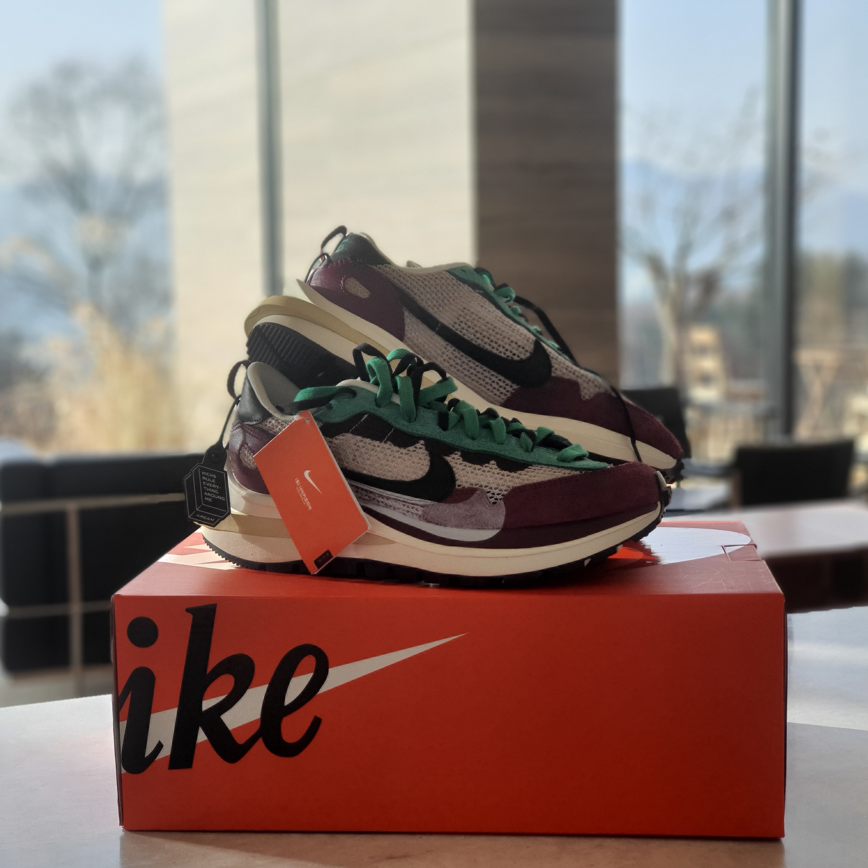 Nike x Sacai VaporWaffle String & Black Villain Red 착용 스타일 - 2