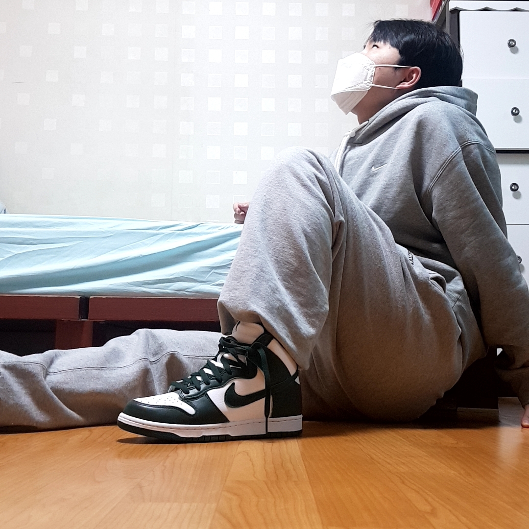 Nike Dunk High SP Spartan Green 착용 스타일