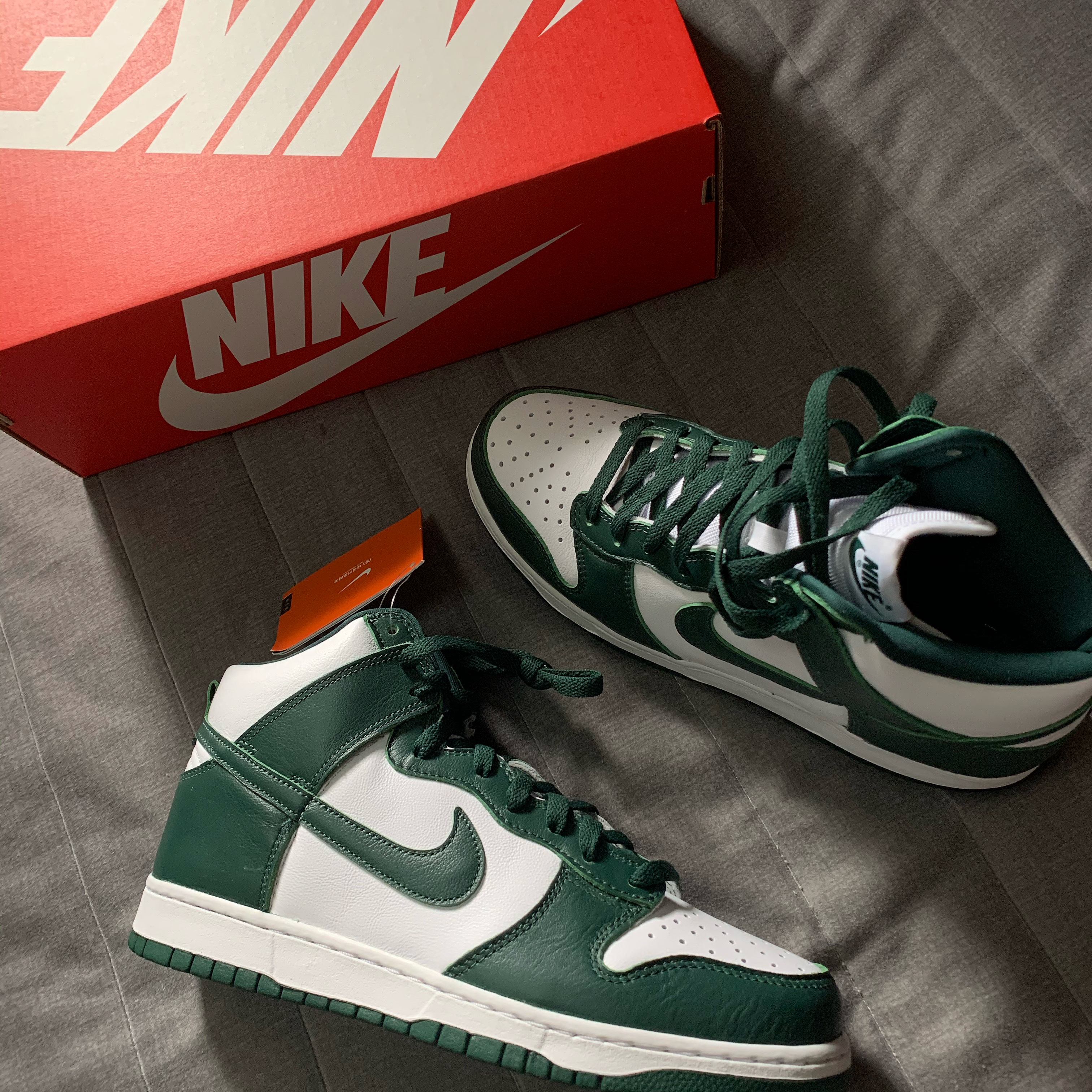 Nike Dunk High SP Spartan Green, Nike Dunk Low Retro Medium Grey 착용 스타일 - 1