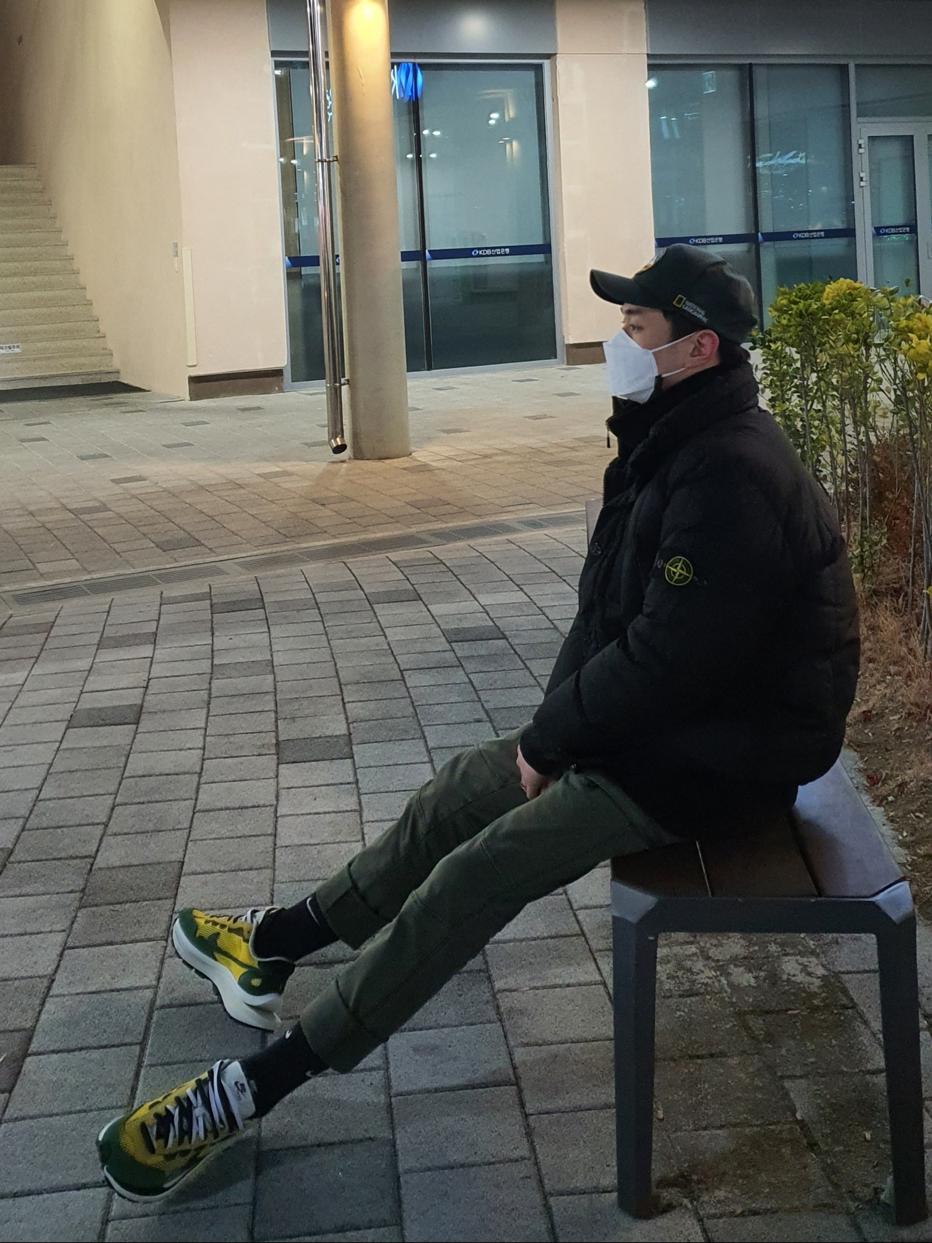 Nike x Sacai VaporWaffle Tour Yellow & Gorge Green Sail 착용 스타일 - 3