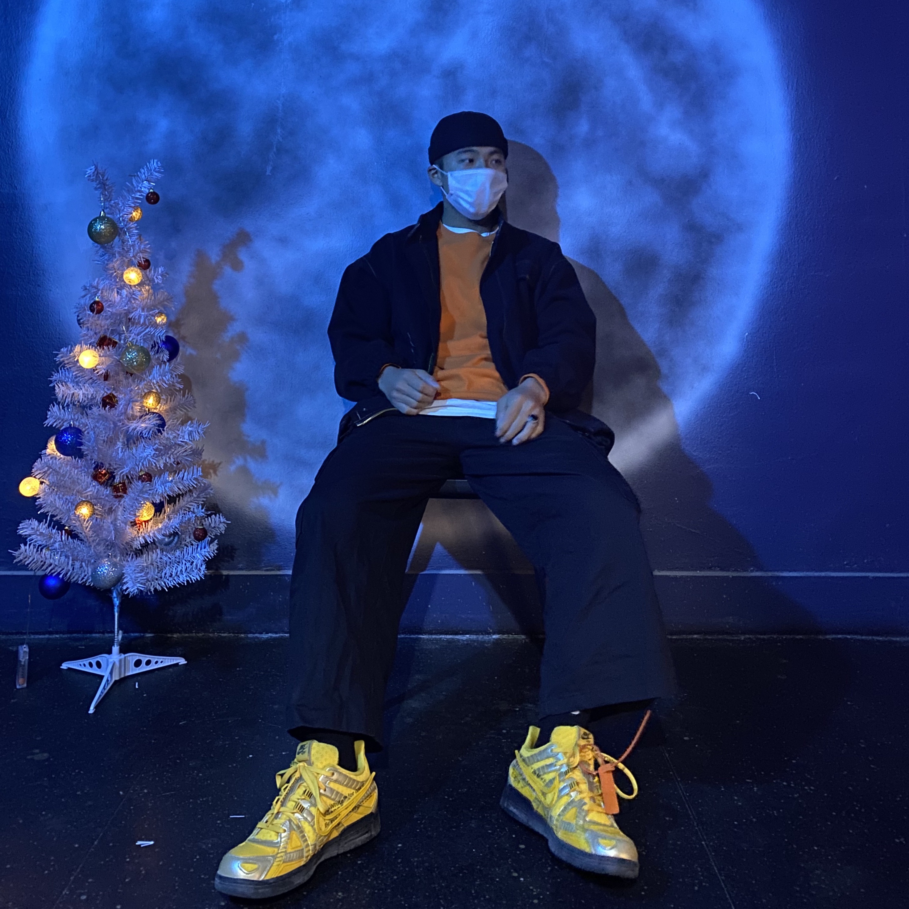 Nike x Off-White Air Rubber Dunk University Gold 착용 스타일