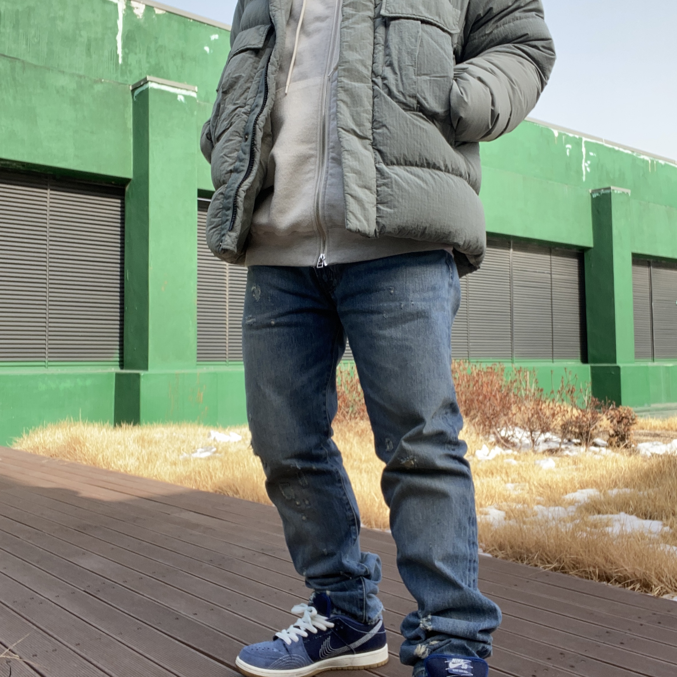 Nike SB Dunk Low Pro Mystic Navy 착용 스타일 - 1