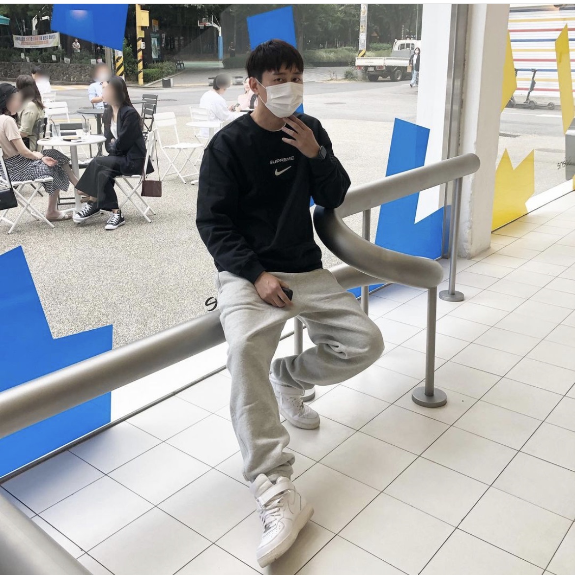 Nike Air Force 1 Mid '07 White, Supreme x Nike Jewel Crewneck Black - 20FW 착용 스타일