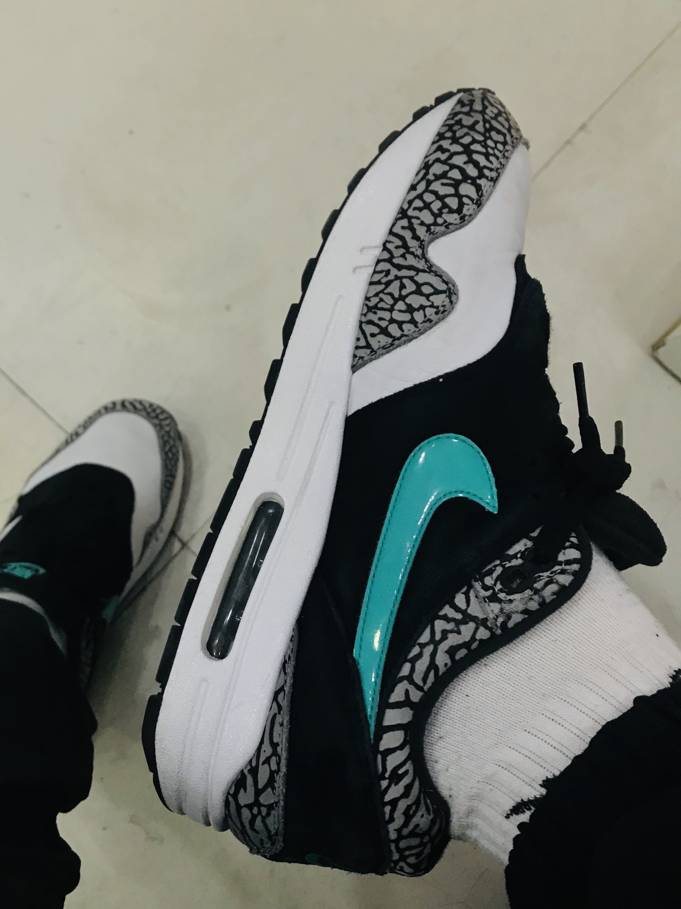NIke x Atmos Air Max 1 Elephant 2017 착용 스타일