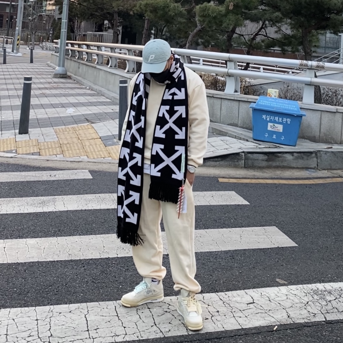 (W) Jordan 4 x Off-White Retro SP Sail 착용 스타일 - 2