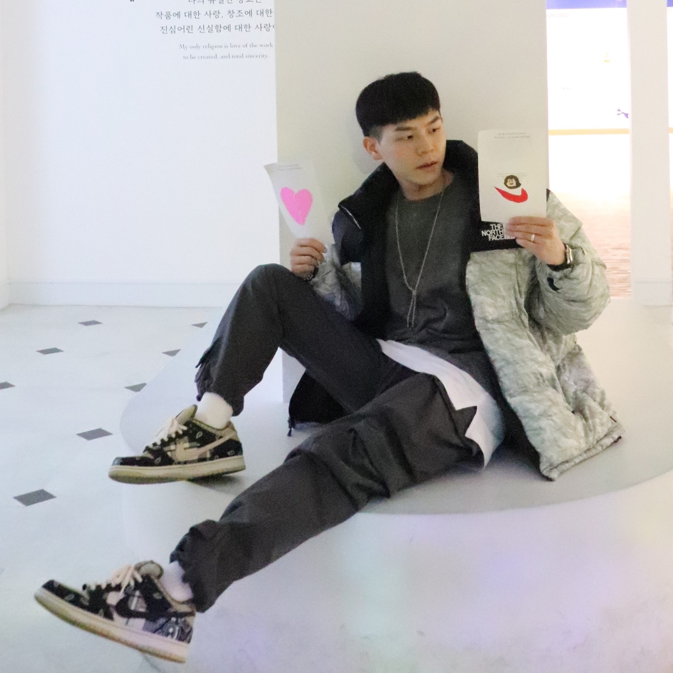 Nike x Travis Scott SB Dunk Low, Supreme x The North Face Paper Print Nuptse Jacket - 19FW 착용 스타일
