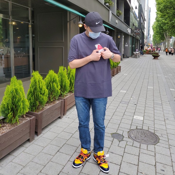 Nike x Off-White Dunk Low University Gold Midnight Navy 착용 스타일