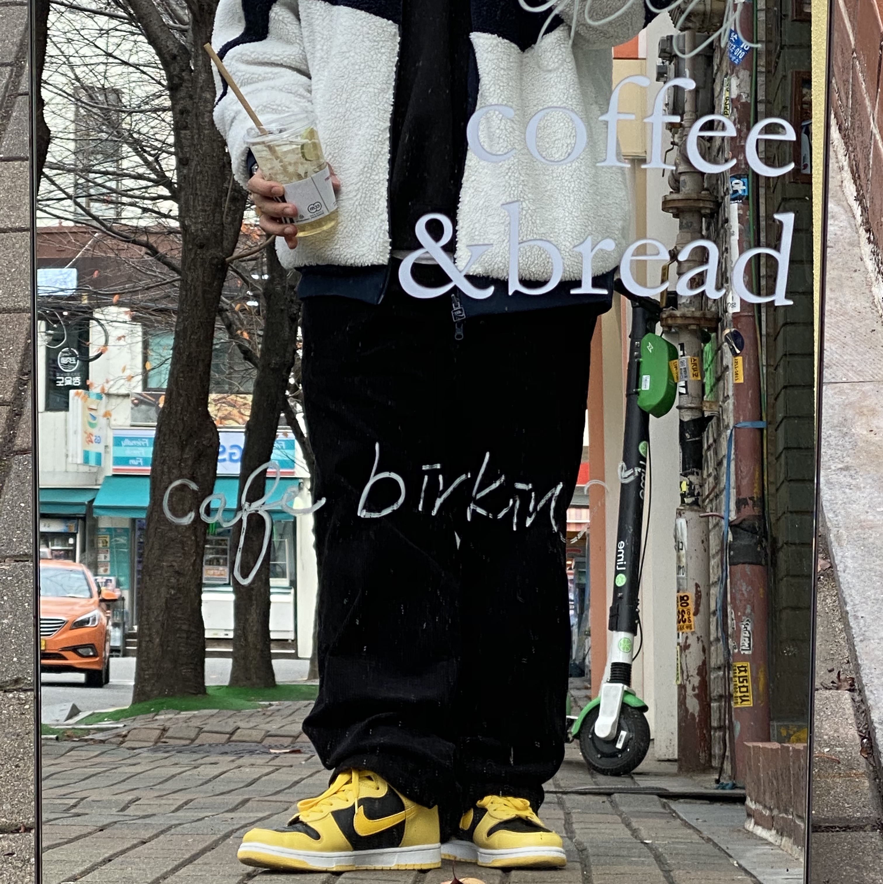 Nike Big Swoosh Full Zip Jacket White Navy 착용 스타일