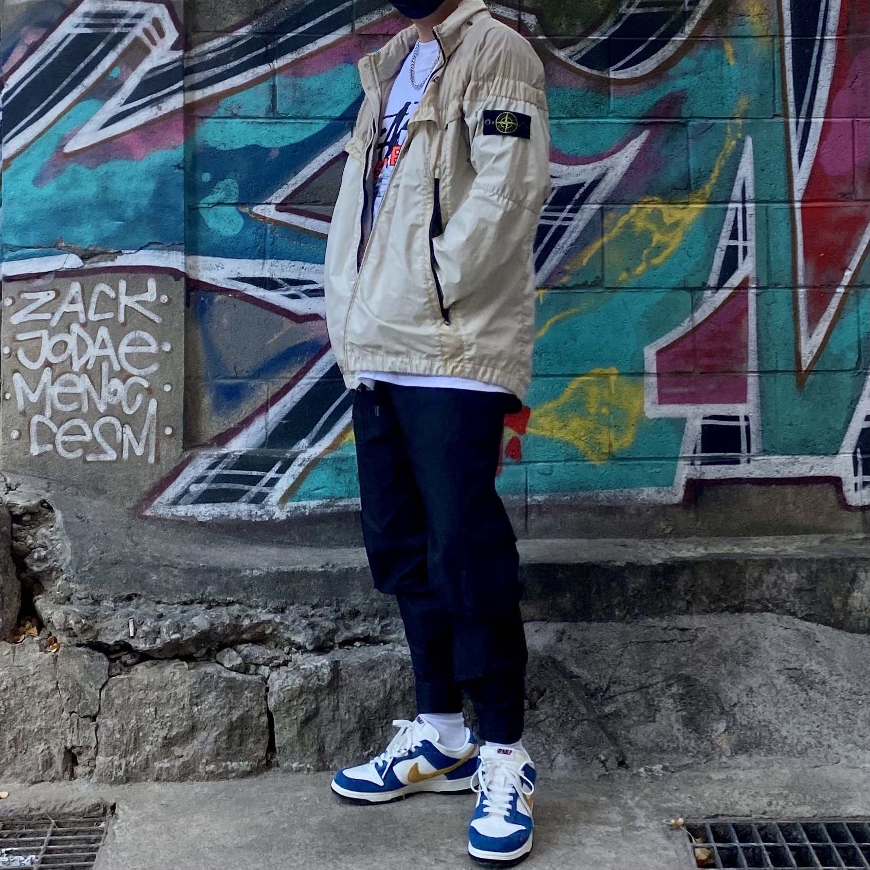 Nike x Kasina Dunk Low 80's Bus, Stussy x Off-White 40 WT T-Shirt 착용 스타일