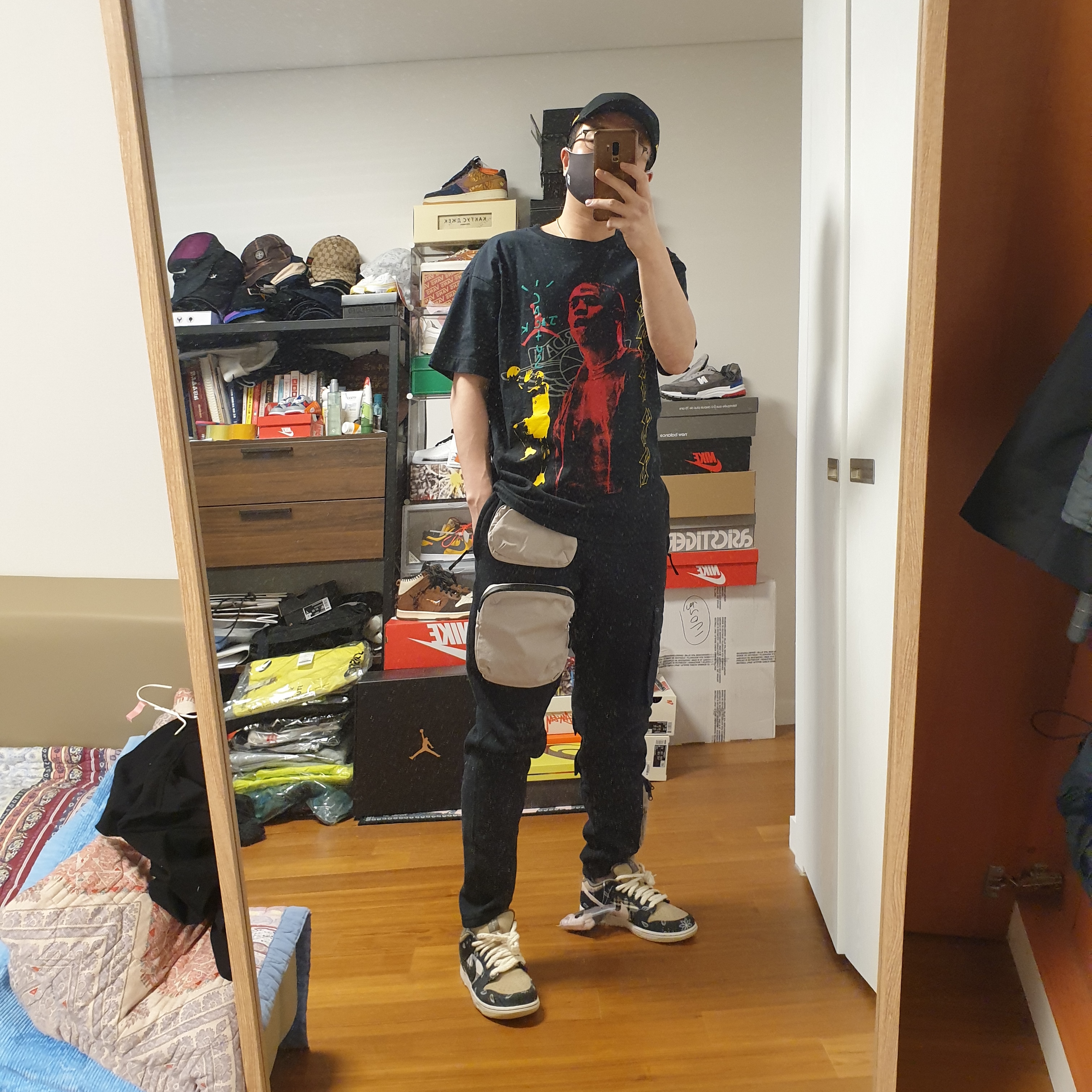 Nike x Travis Scott SB Dunk Low, Nike x Travis Scott NRG AG Utility Sweatpants Black 착용 스타일 - 1